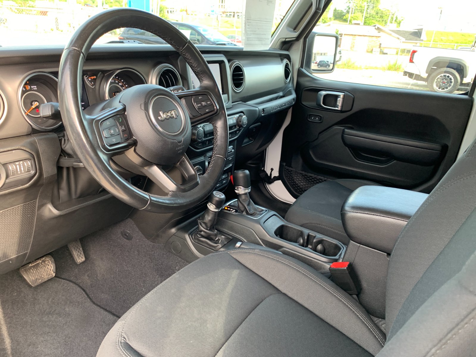 Used 2022 White Jeep Sport S image 16