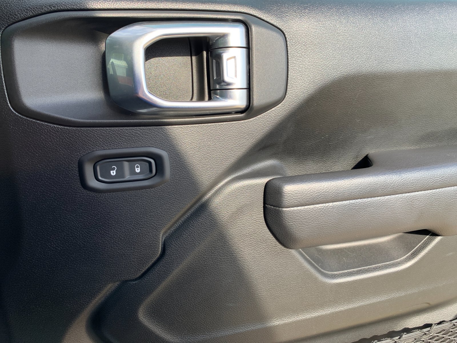 Used 2022 White Jeep Sport S image 20