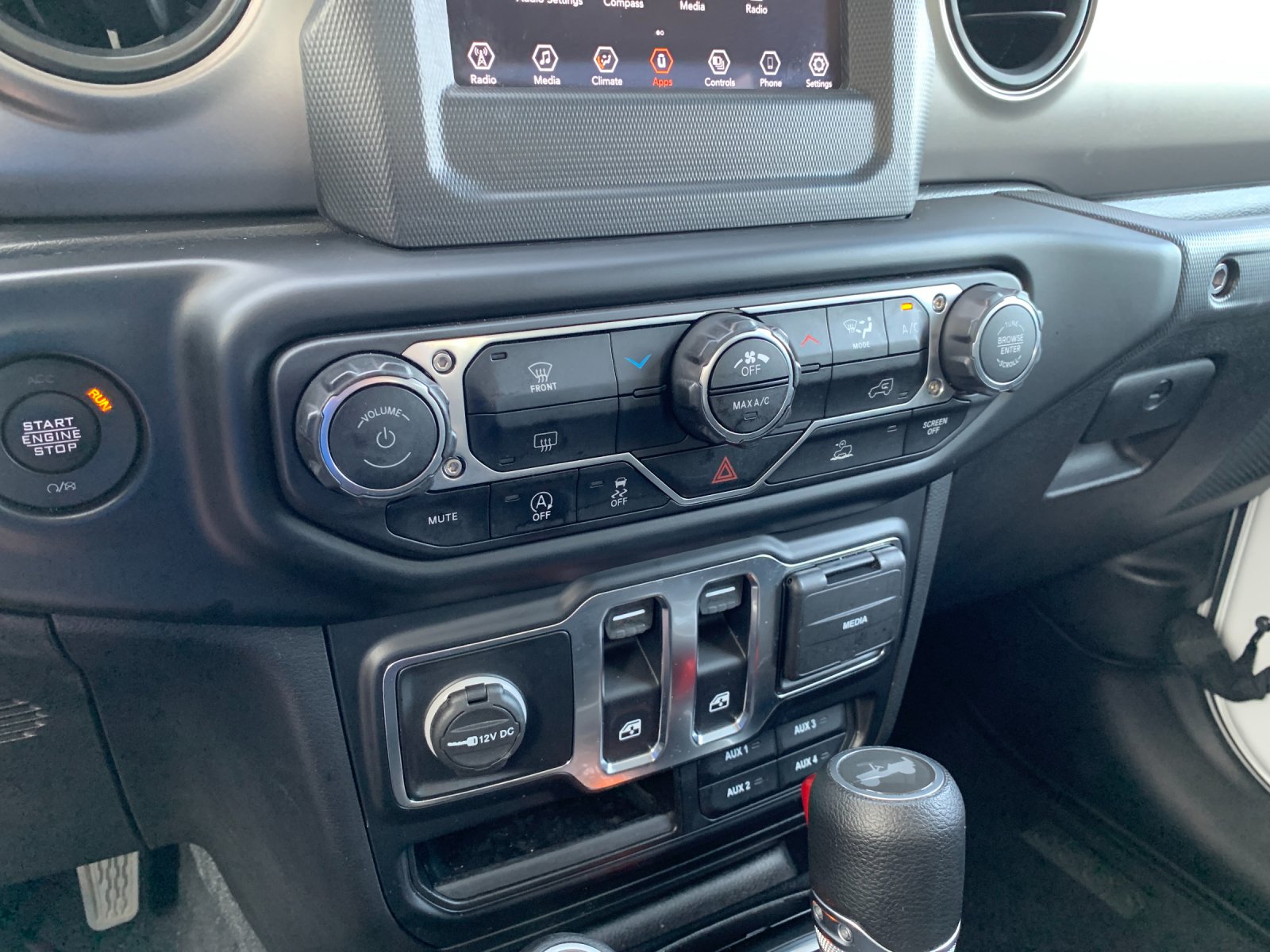 Used 2022 White Jeep Sport S image 25