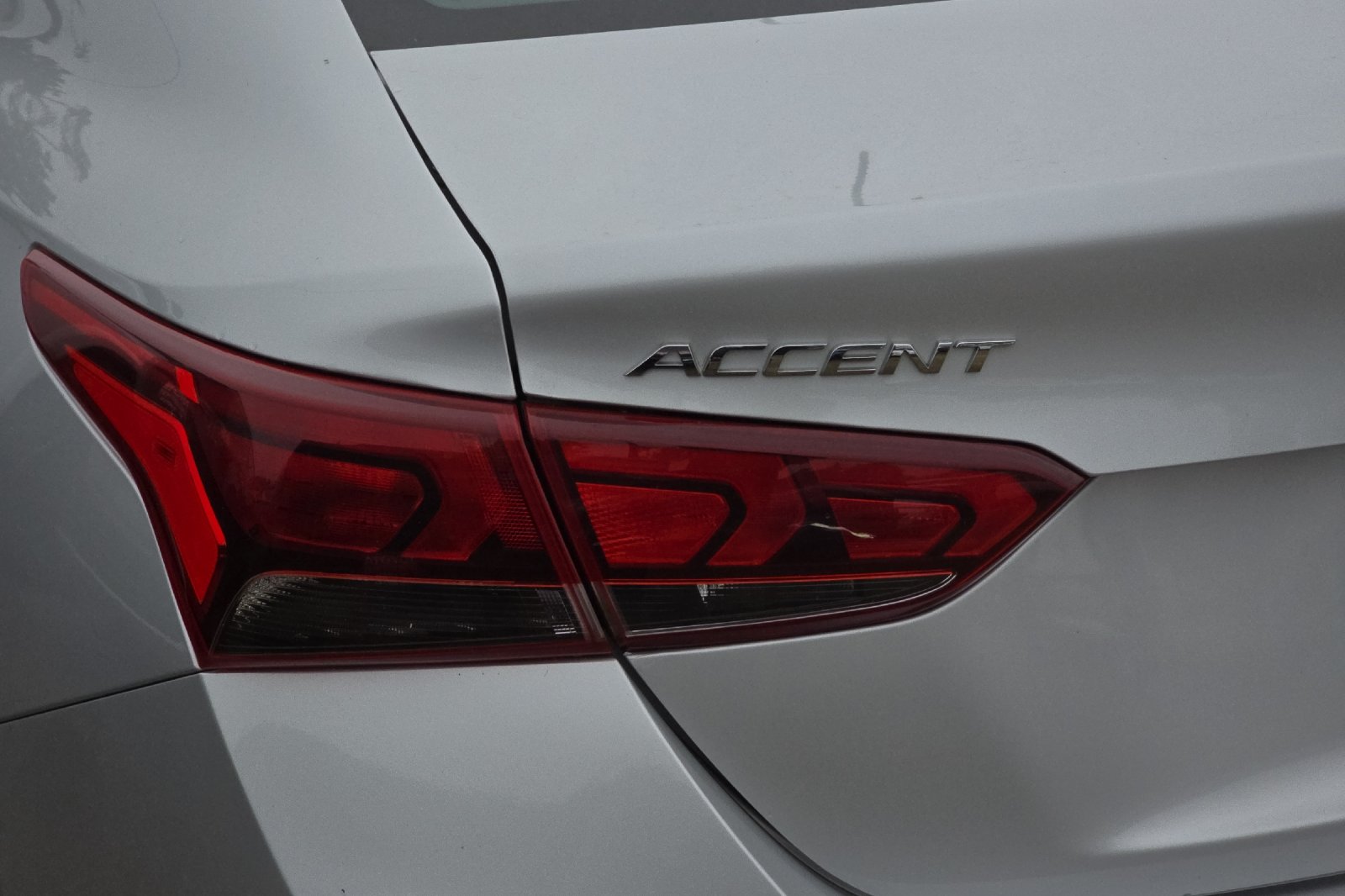 Used 2021 Silver Hyundai SE image 21