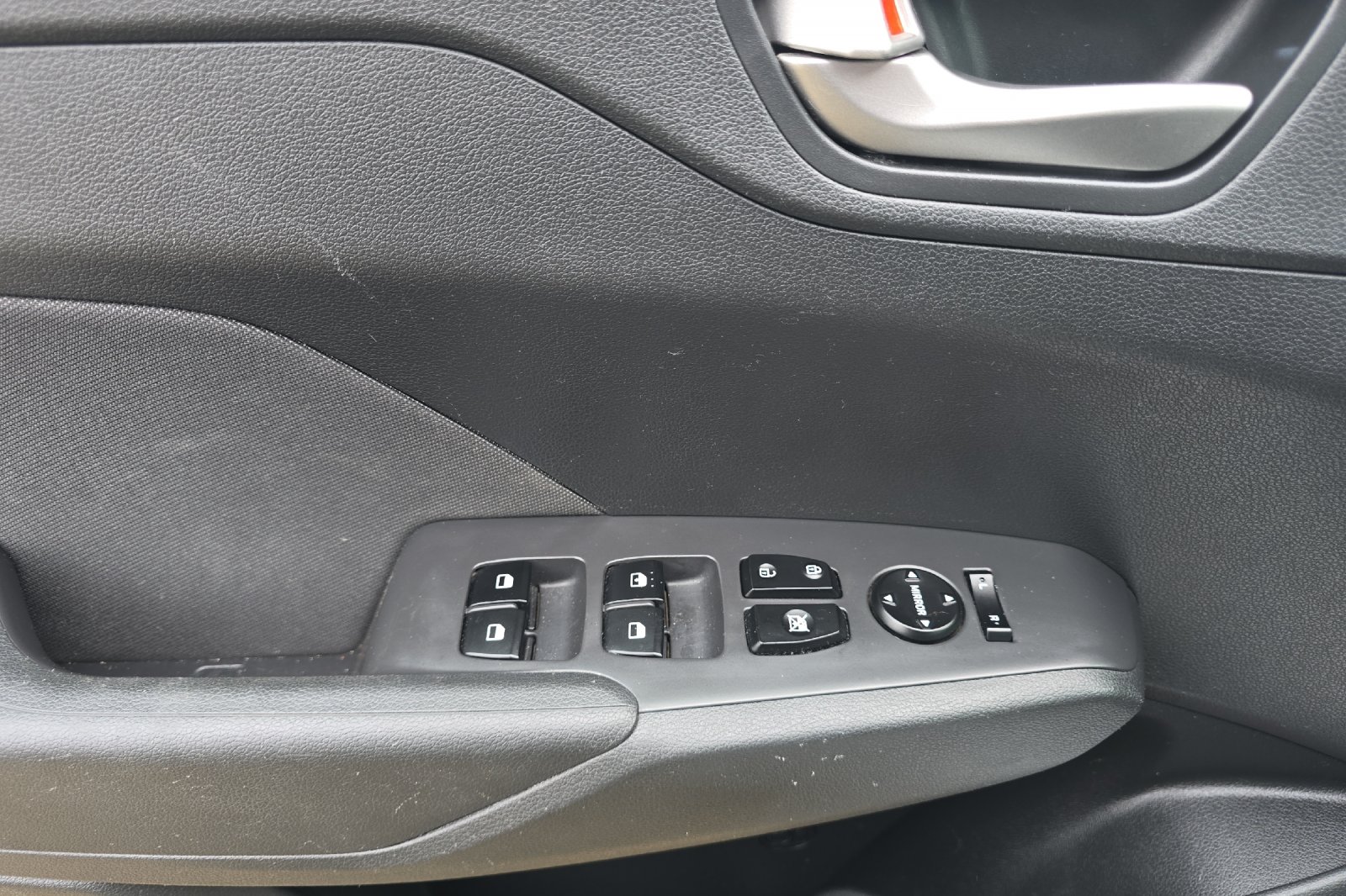 Used 2021 Silver Hyundai SE image 8