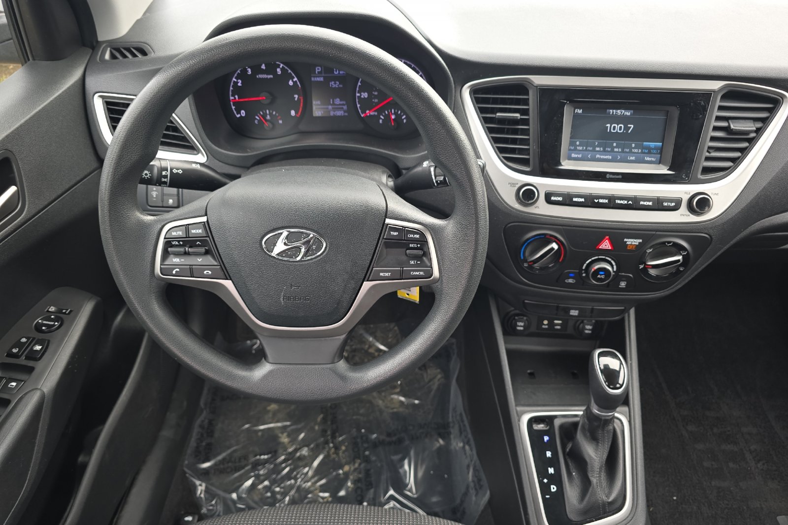 Used 2021 Silver Hyundai SE image 11