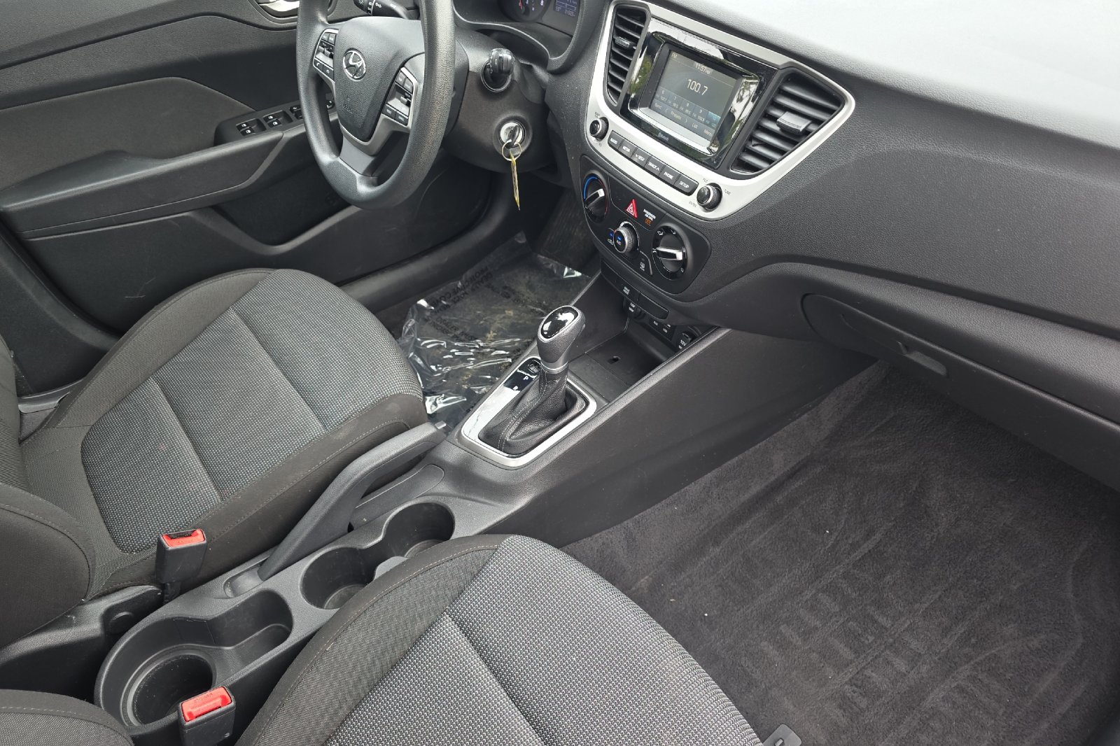 Used 2021 Silver Hyundai SE image 12