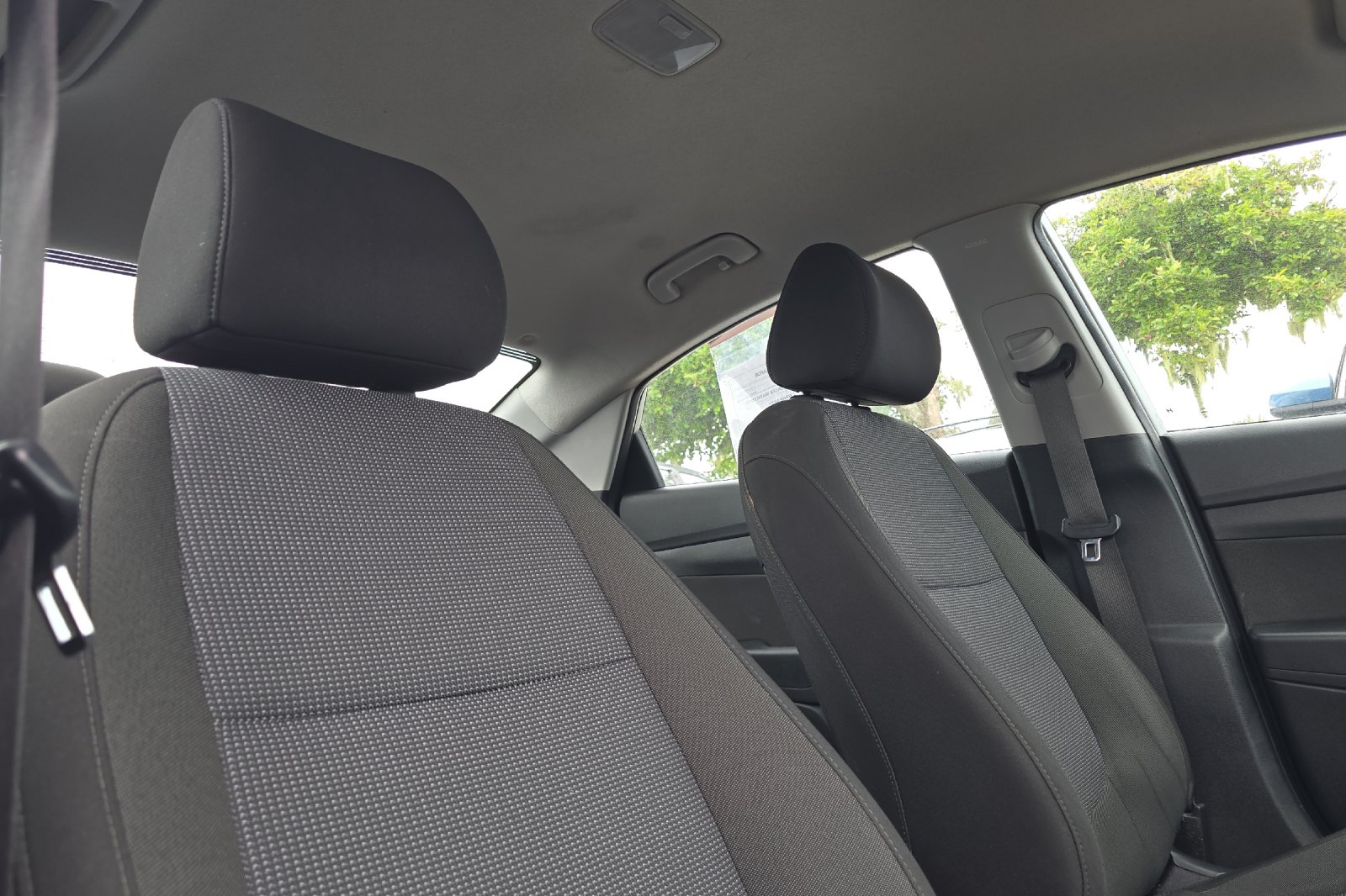 Used 2021 Silver Hyundai SE image 13