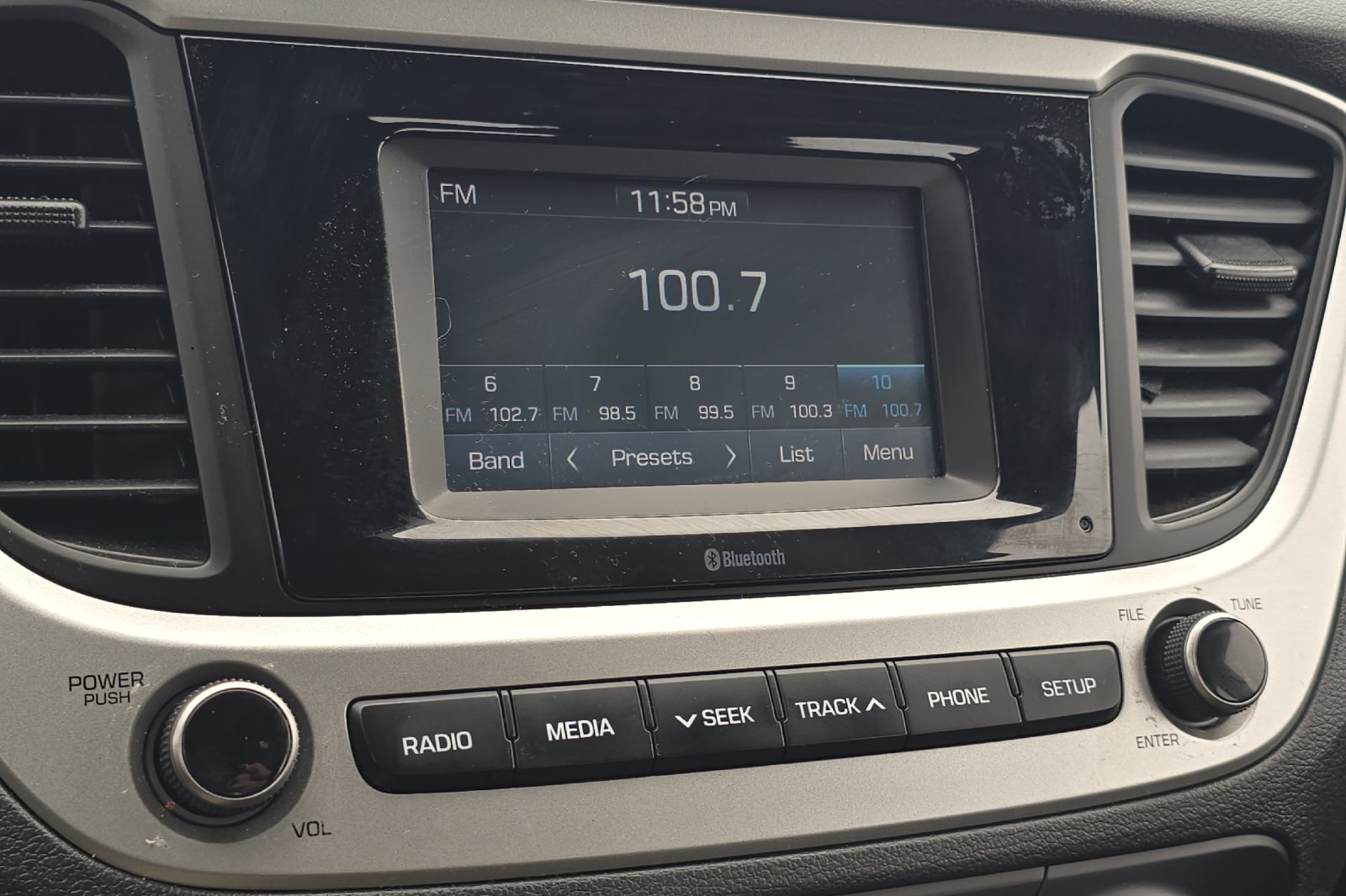 Used 2021 Silver Hyundai SE image 14