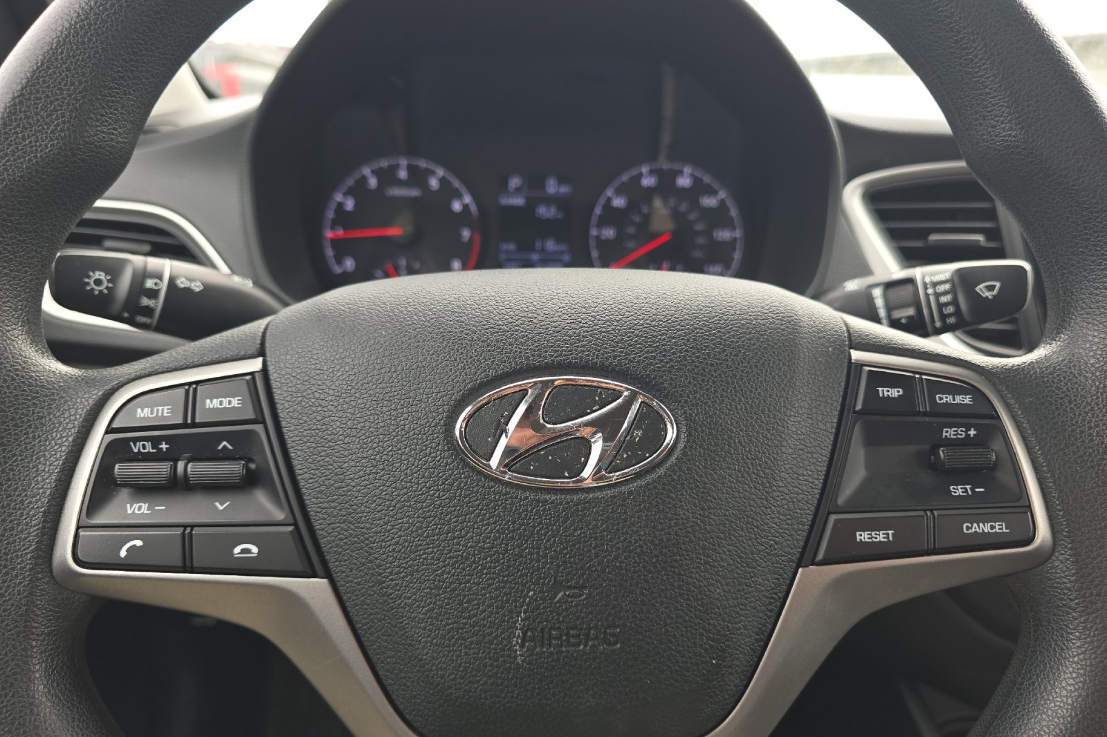Used 2021 Silver Hyundai SE image 18