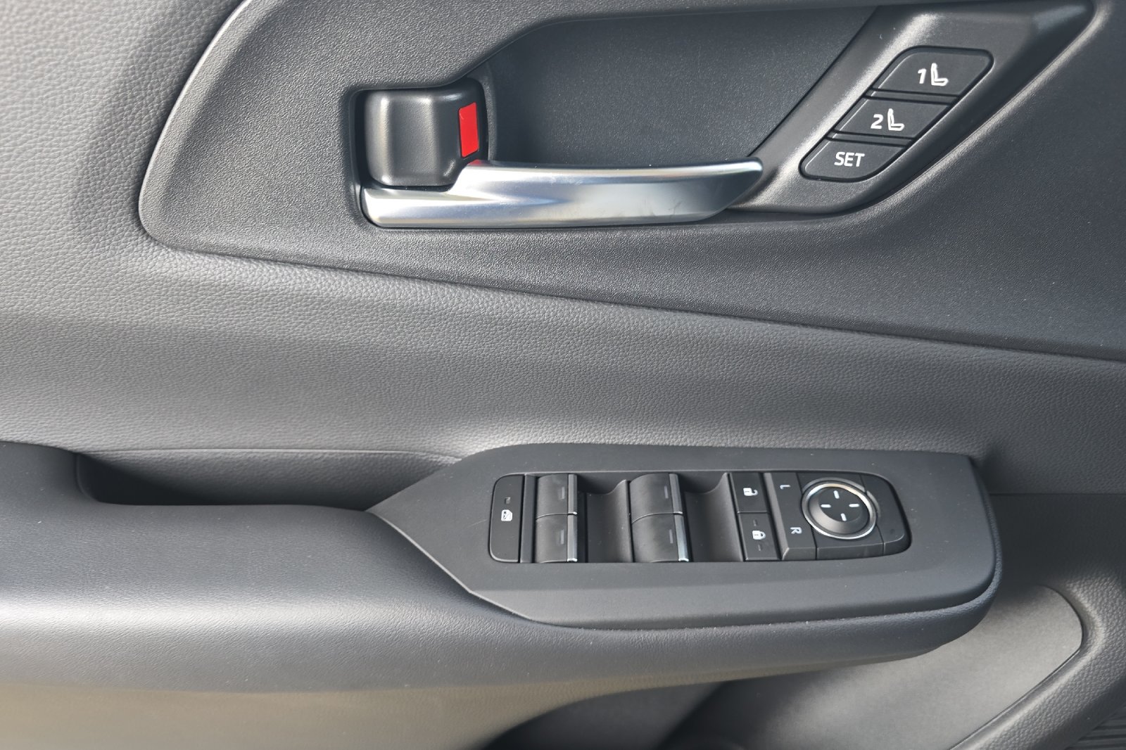 2026 Toyota Prius Plug-in Hybrid XSE Premium - Photo 8