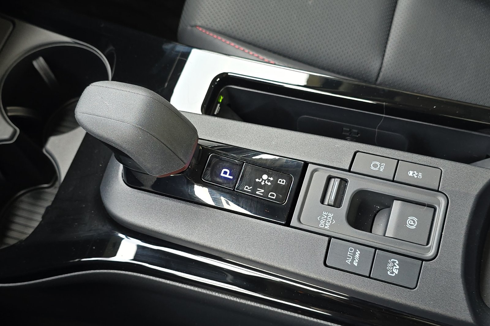 2026 Toyota Prius Plug-in Hybrid XSE Premium - Photo 18