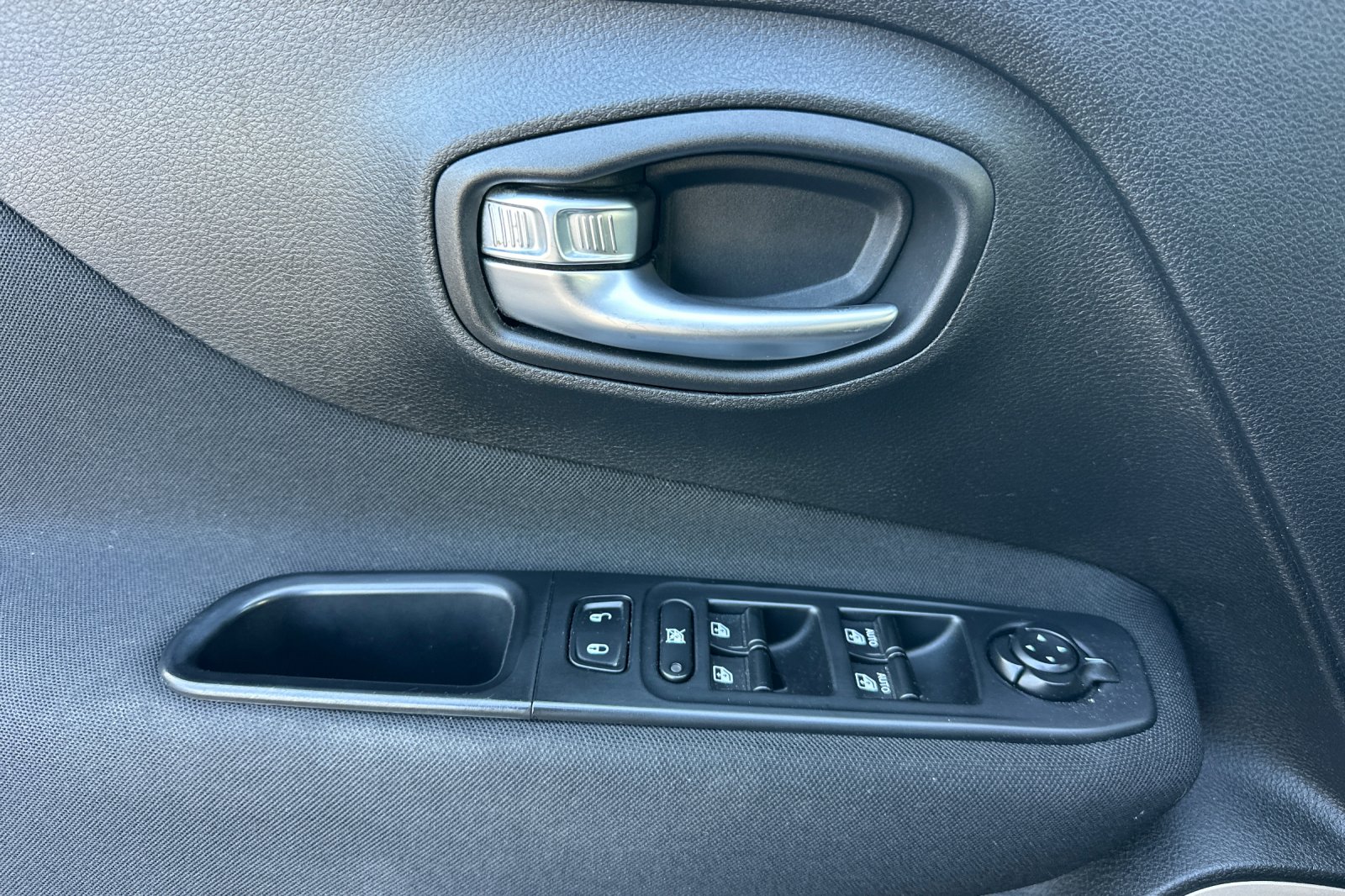 Used 2017 Gray Jeep Sport image 10