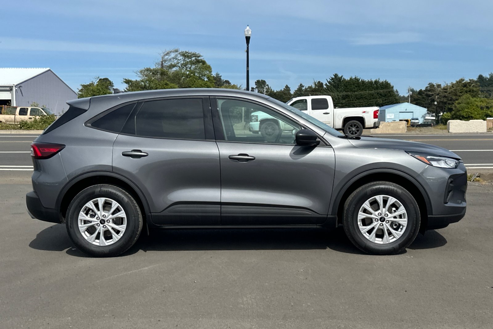 Used 2025 Gray Ford Active image 3