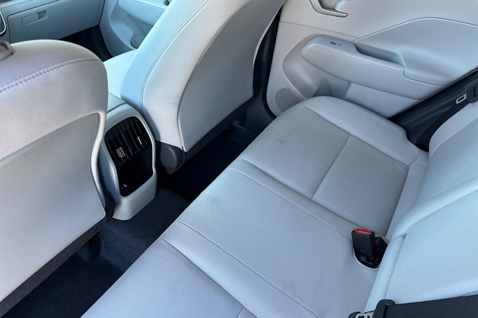 Used 2025 White Hyundai SEL image 9
