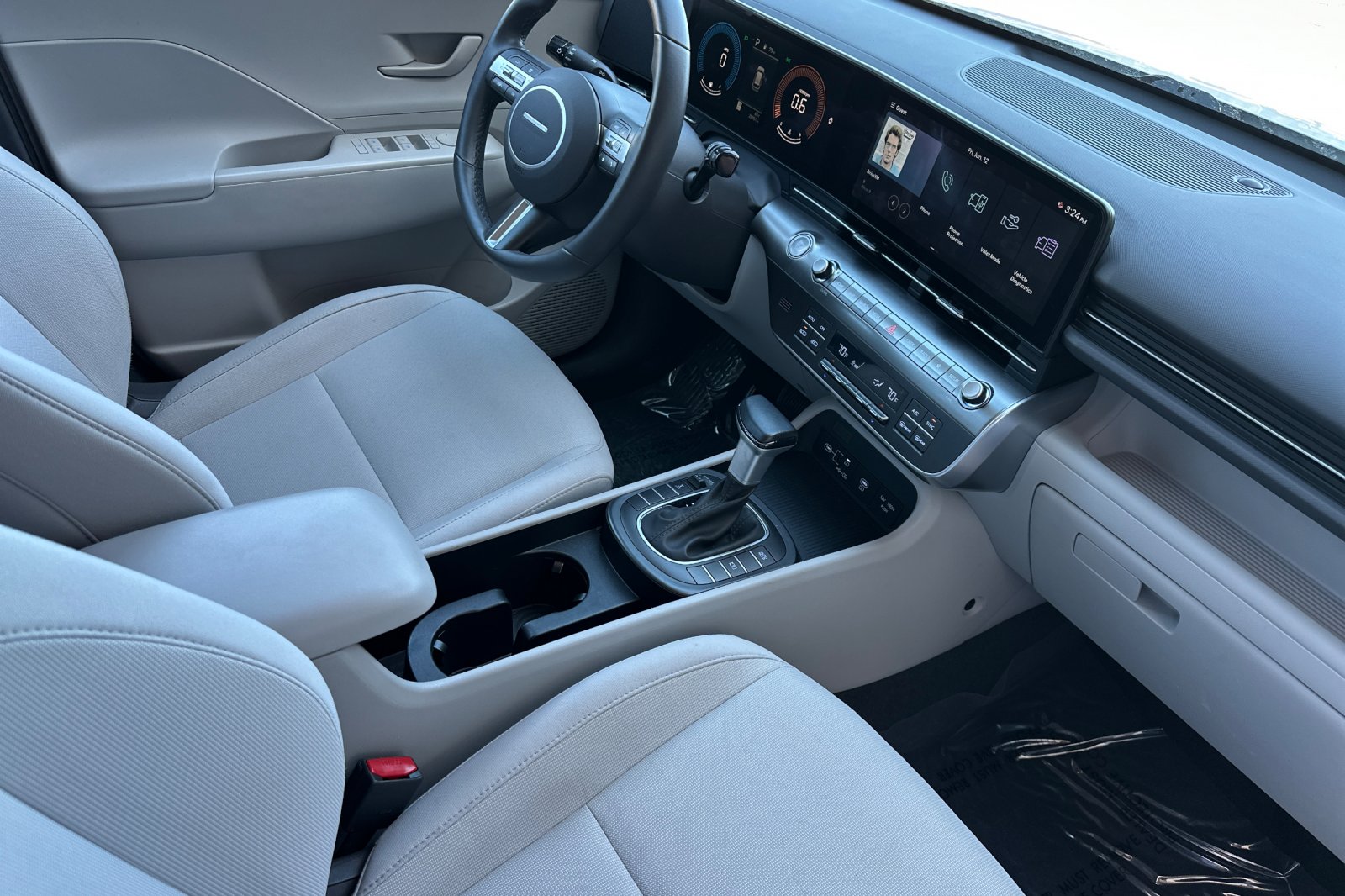 Used 2025 White Hyundai SEL image 13