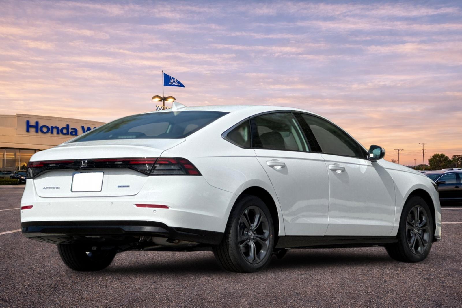 New 2026 Platinum White Pearl Honda EX-L image 4