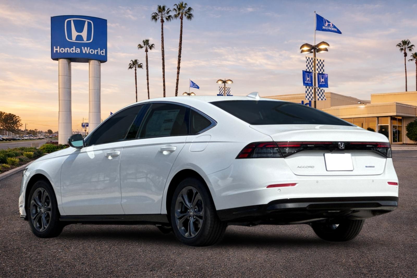 New 2026 Platinum White Pearl Honda EX-L image 6