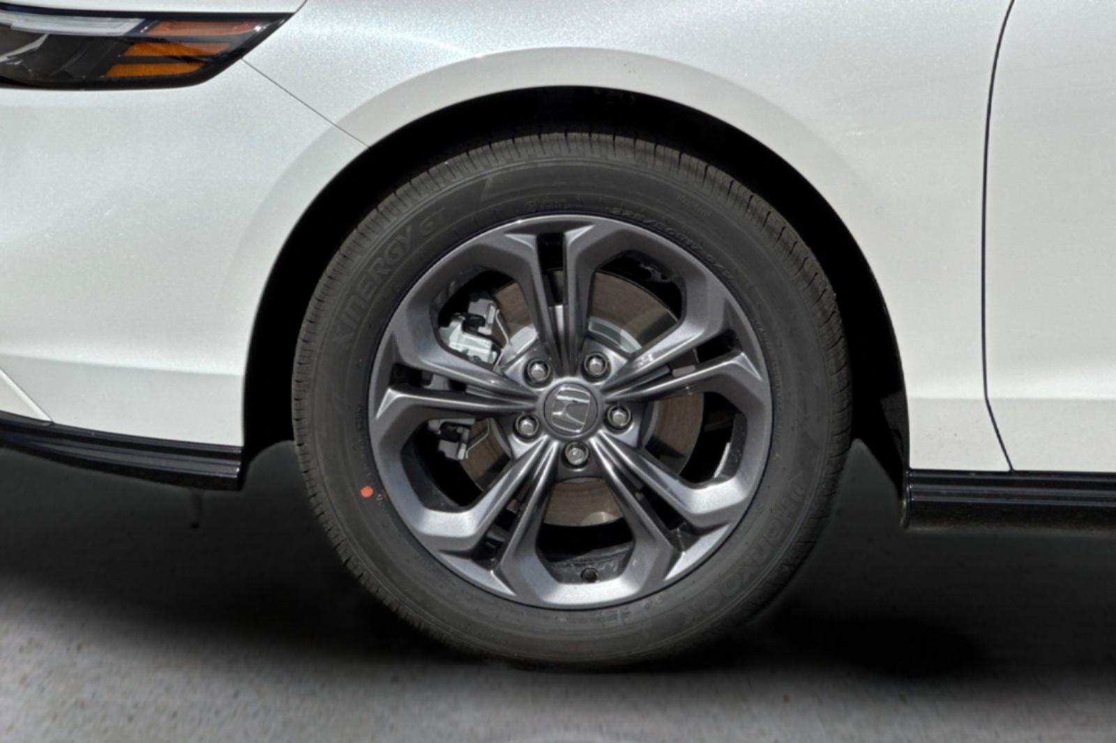 New 2026 Platinum White Pearl Honda EX-L image 31