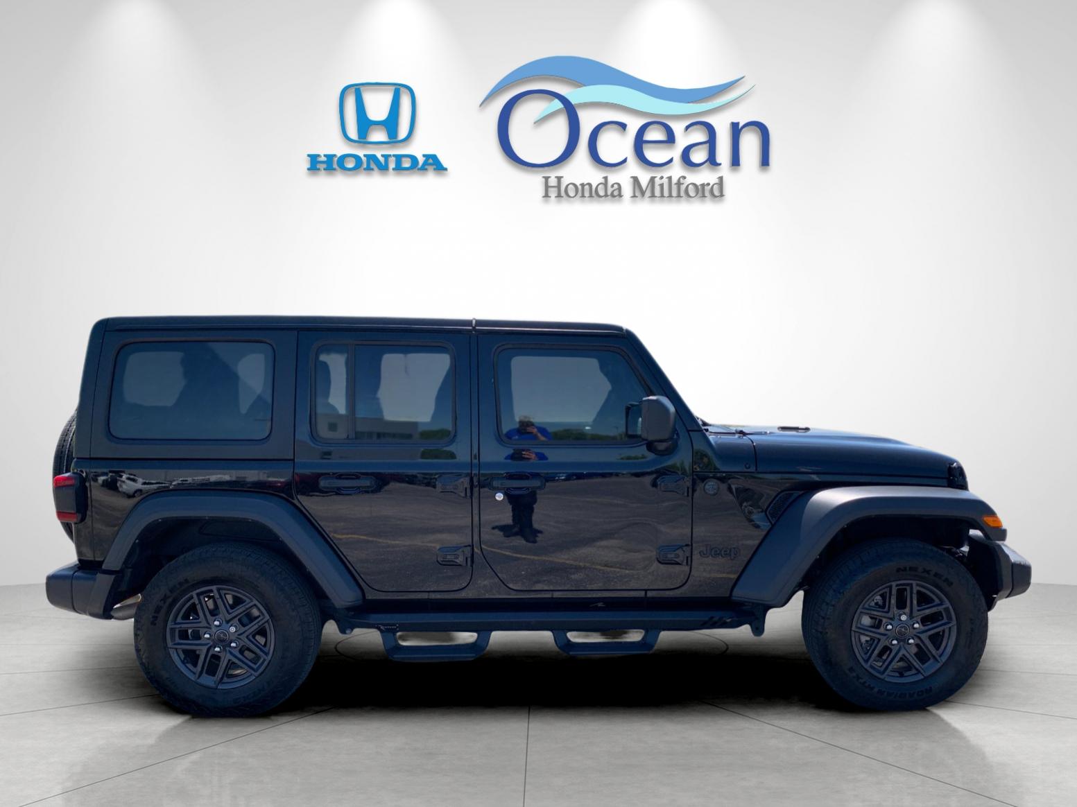 Used 2024 Black Clearcoat Jeep Sport S image 6
