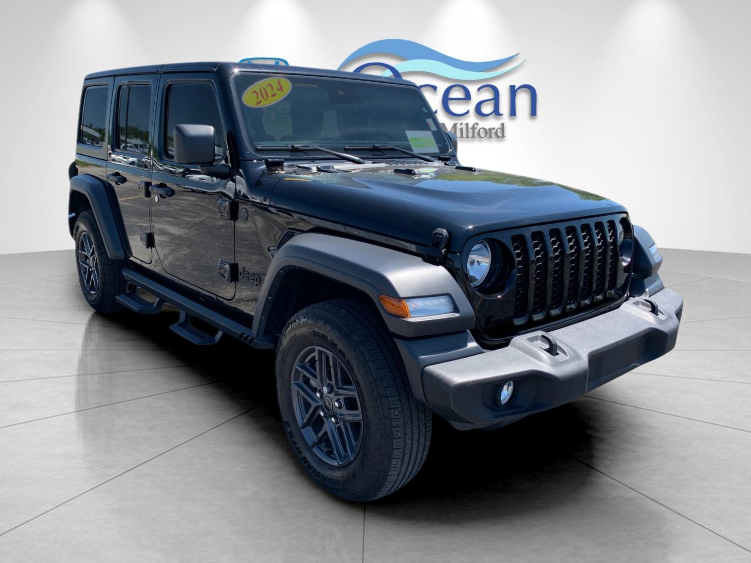 Used 2024 Black Clearcoat Jeep Sport S image 5