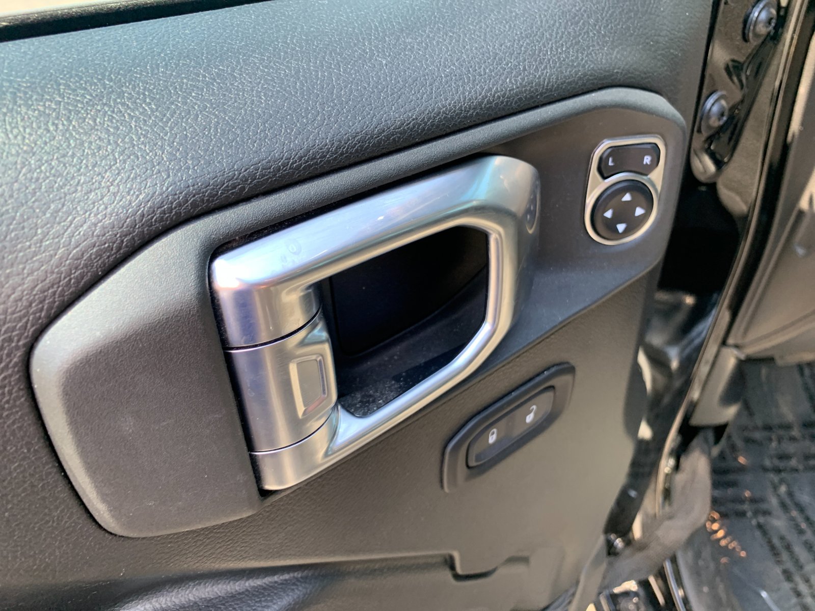 Used 2024 Black Clearcoat Jeep Sport S image 13