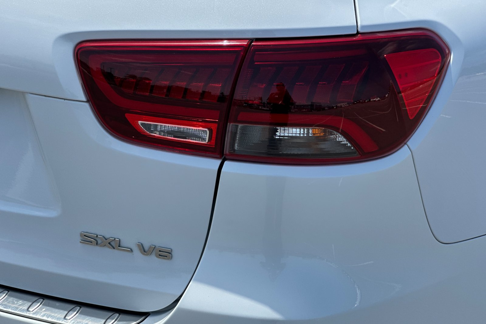 Used 2019 White Kia SX Limited image 27
