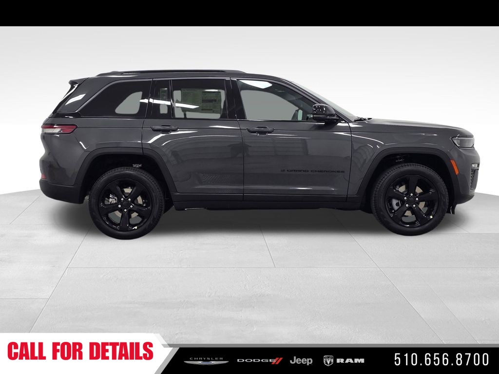New 2026 Baltic Gray Metallic Clear-Coat Exterior Paint Jeep Limited image 4