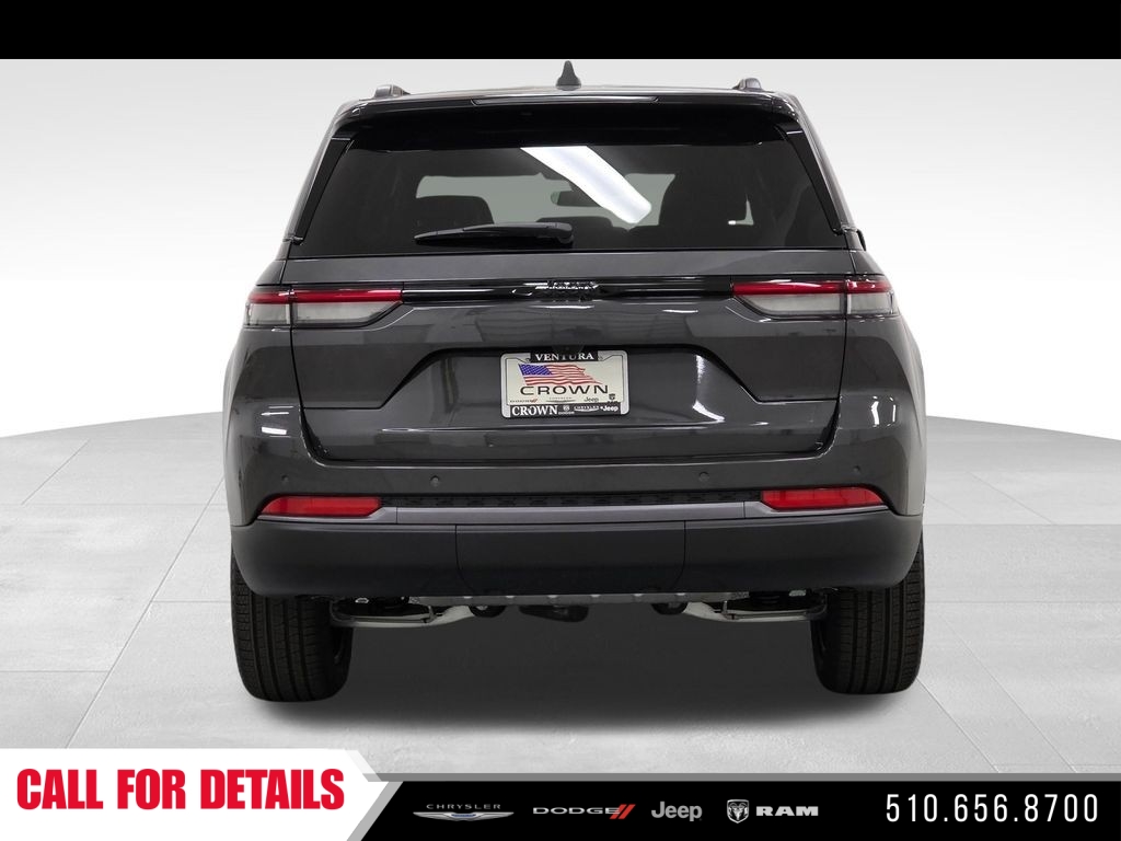 New 2026 Baltic Gray Metallic Clear-Coat Exterior Paint Jeep Limited image 6