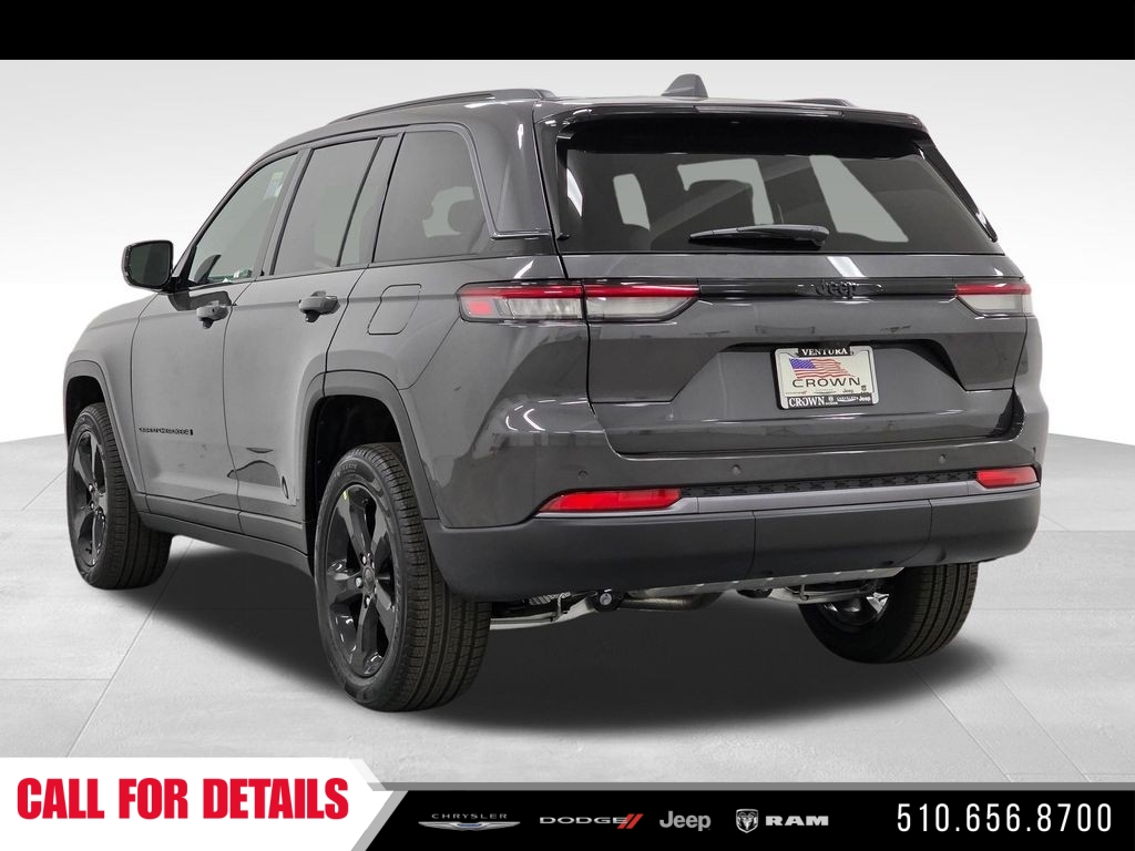 New 2026 Baltic Gray Metallic Clear-Coat Exterior Paint Jeep Limited image 7
