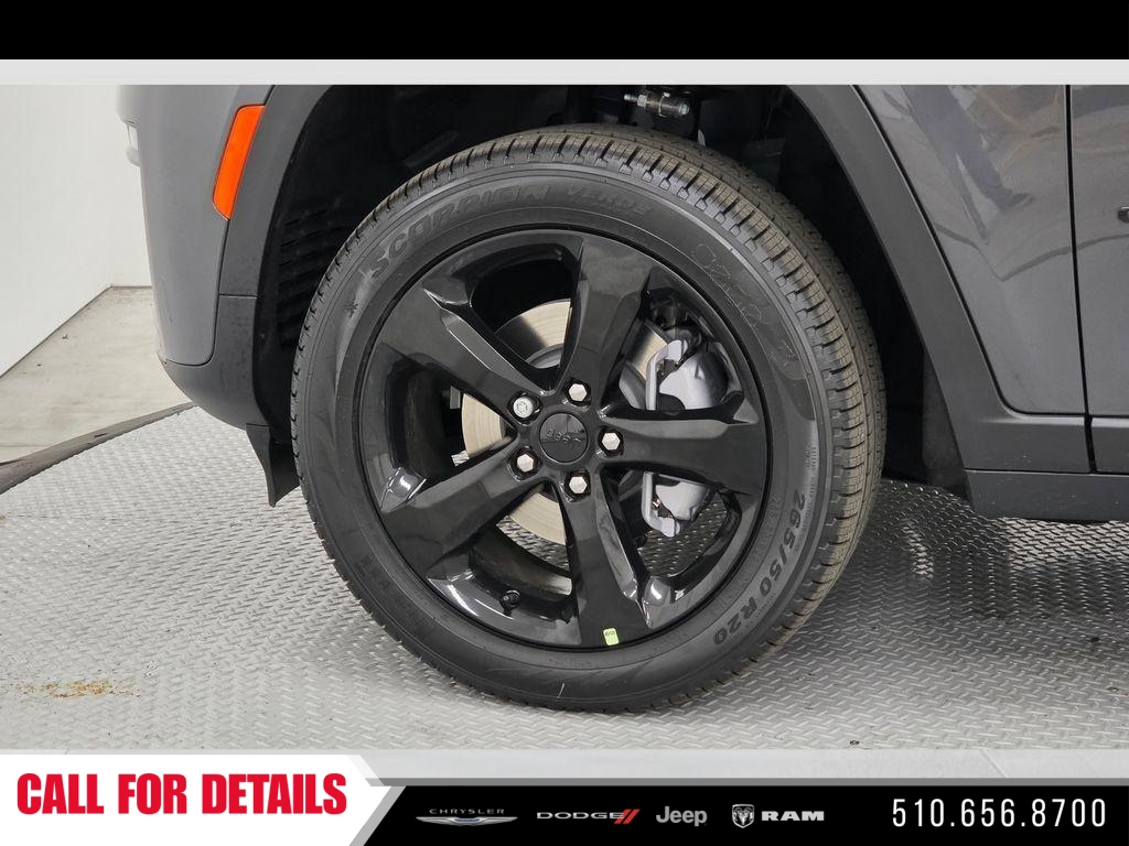 New 2026 Baltic Gray Metallic Clear-Coat Exterior Paint Jeep Limited image 9