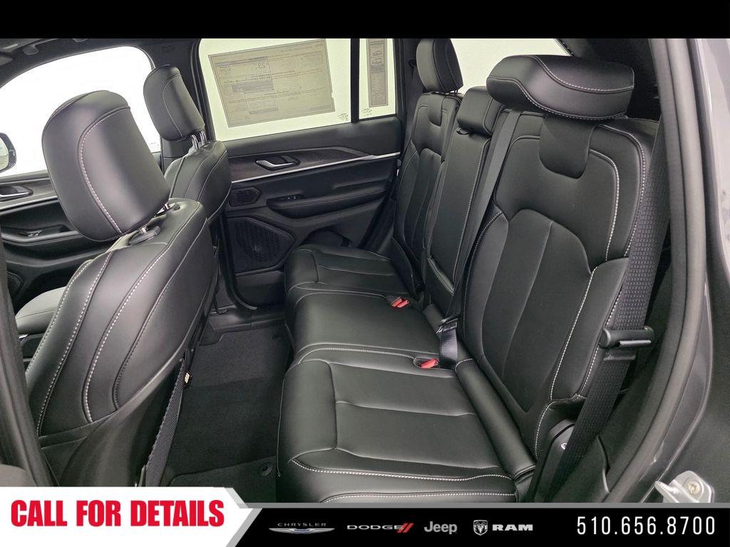 New 2026 Baltic Gray Metallic Clear-Coat Exterior Paint Jeep Limited image 11