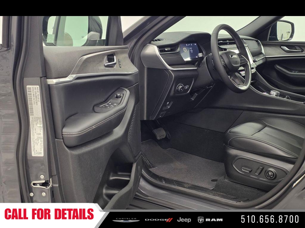 New 2026 Baltic Gray Metallic Clear-Coat Exterior Paint Jeep Limited image 22