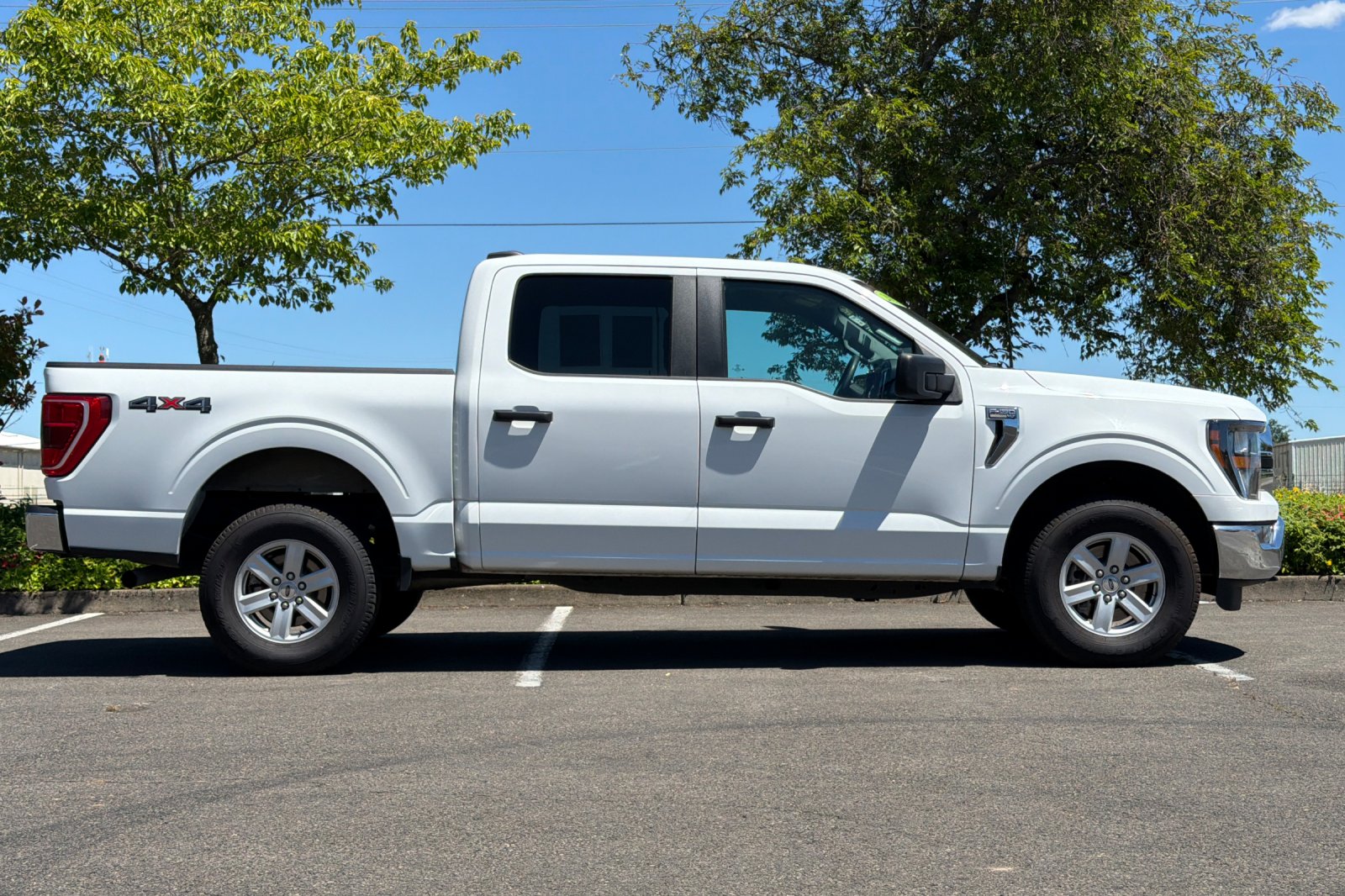 Used 2023 White Ford XLT image 3