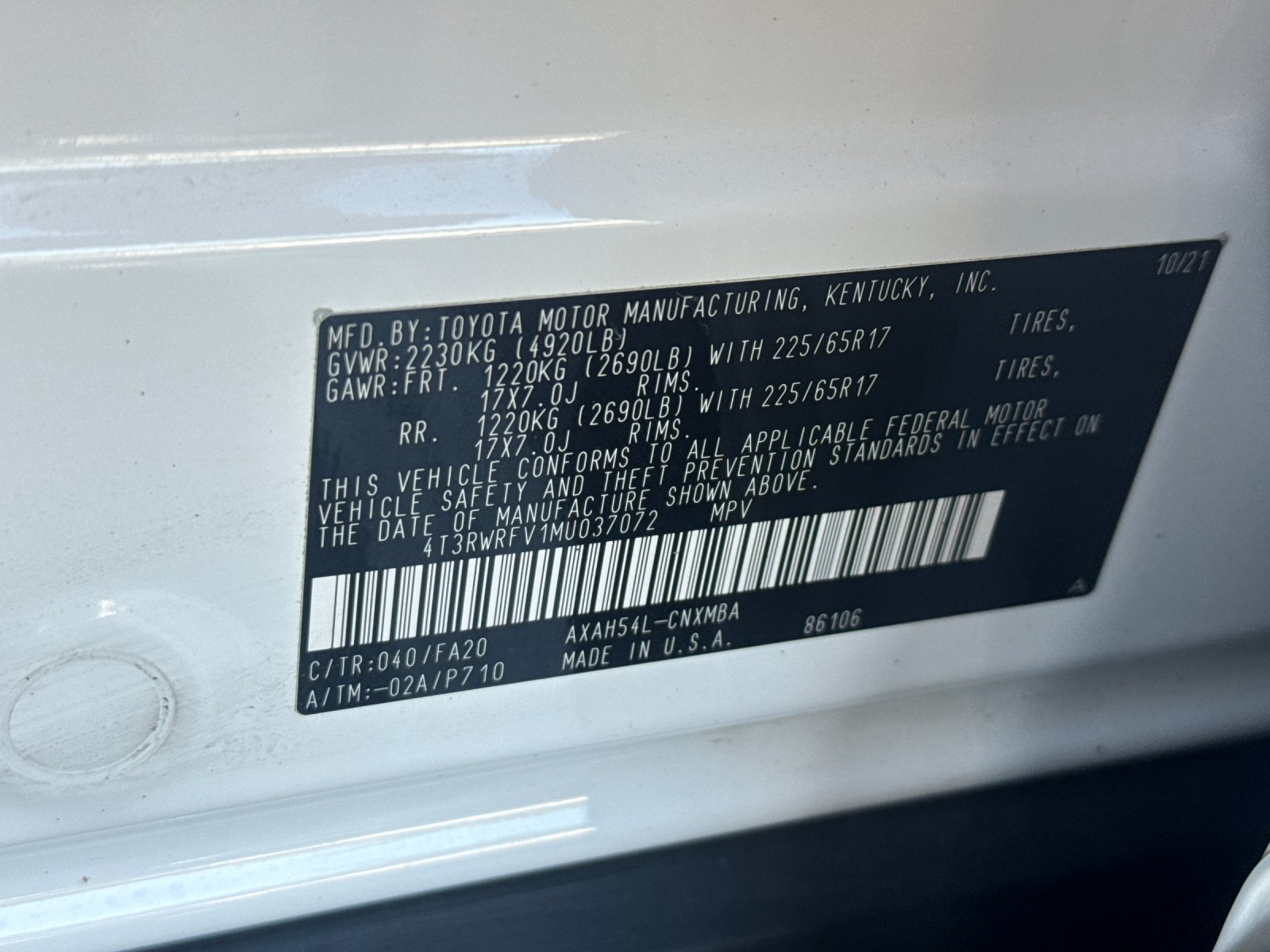 Used 2021 White Toyota XLE image 28
