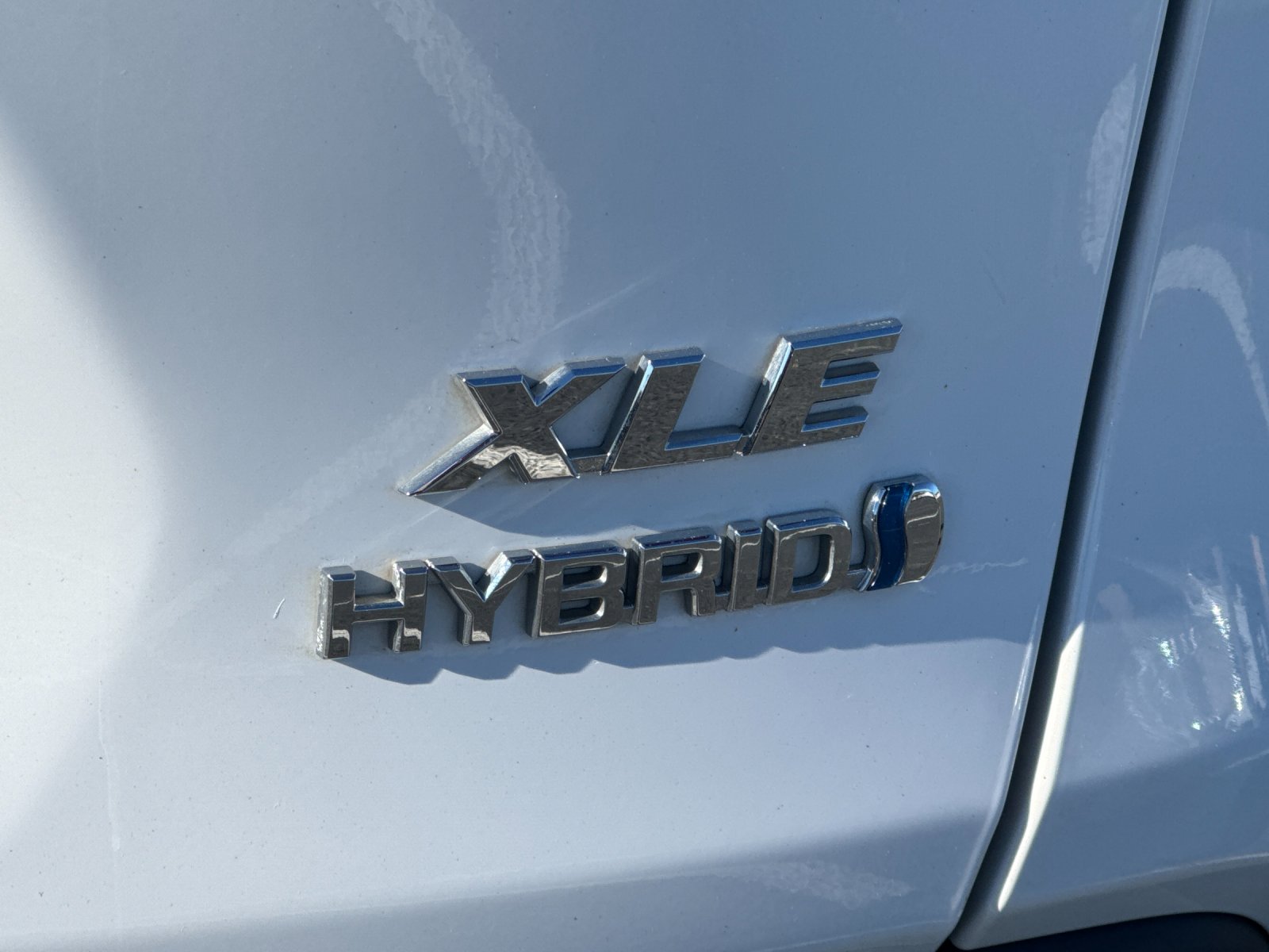 Used 2021 White Toyota XLE image 25