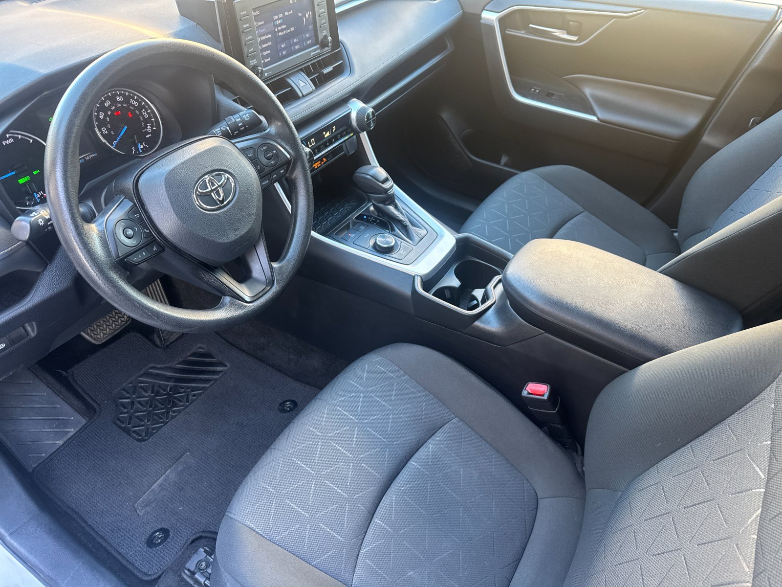 Used 2021 White Toyota XLE image 9