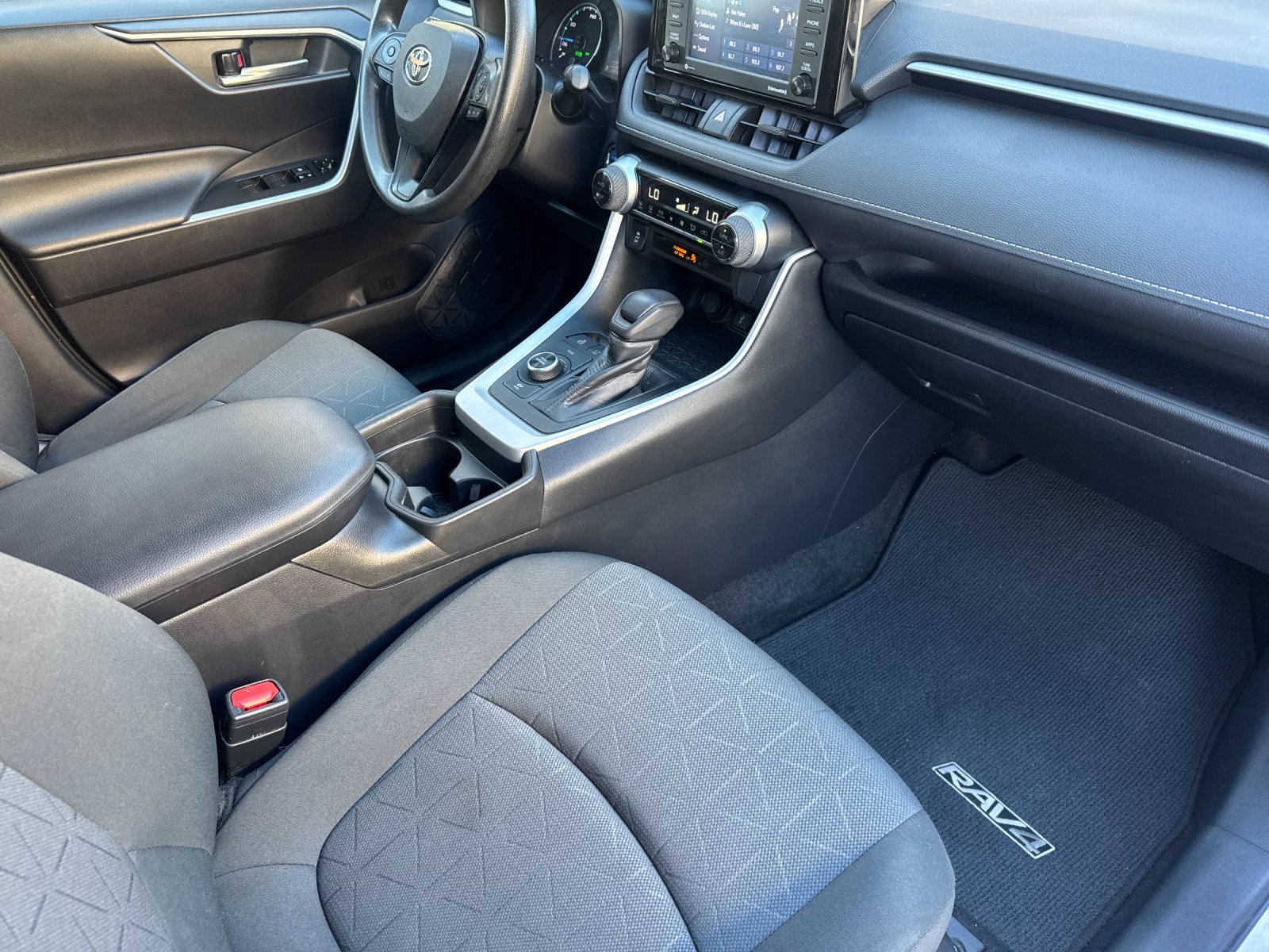 Used 2021 White Toyota XLE image 15