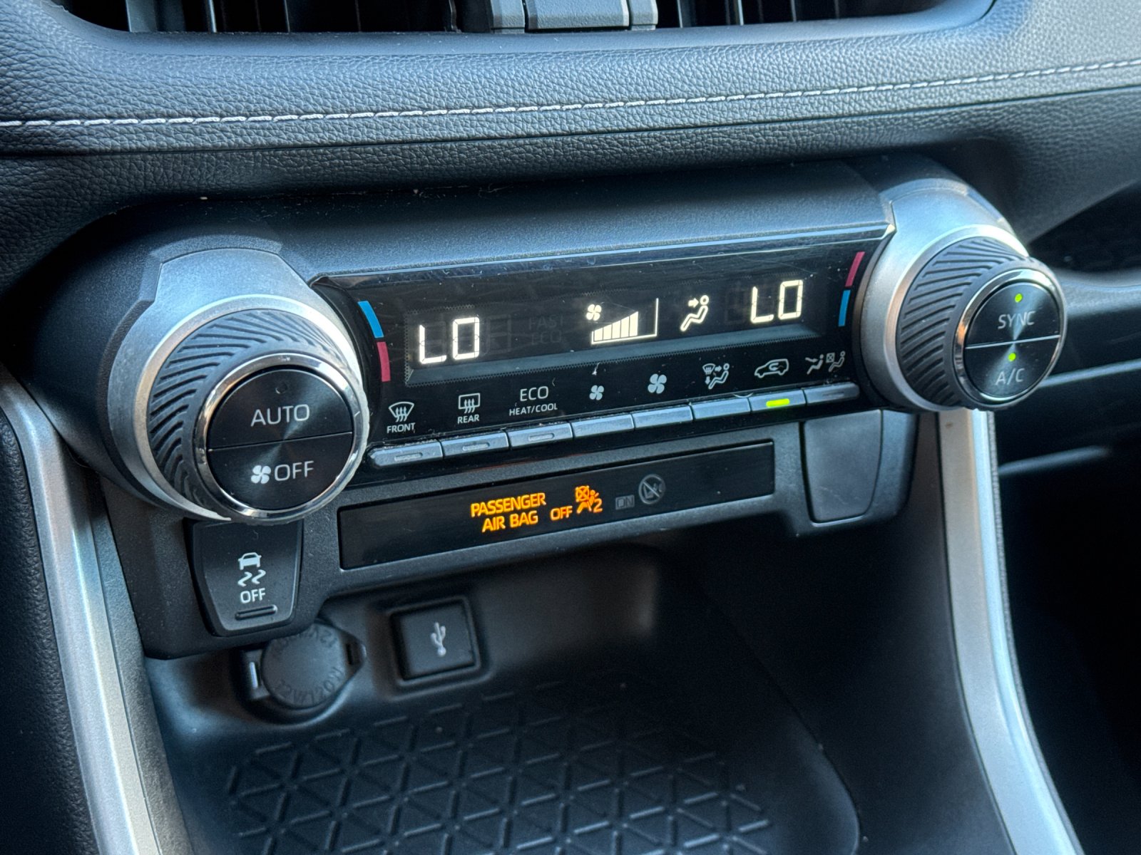 Used 2021 White Toyota XLE image 19