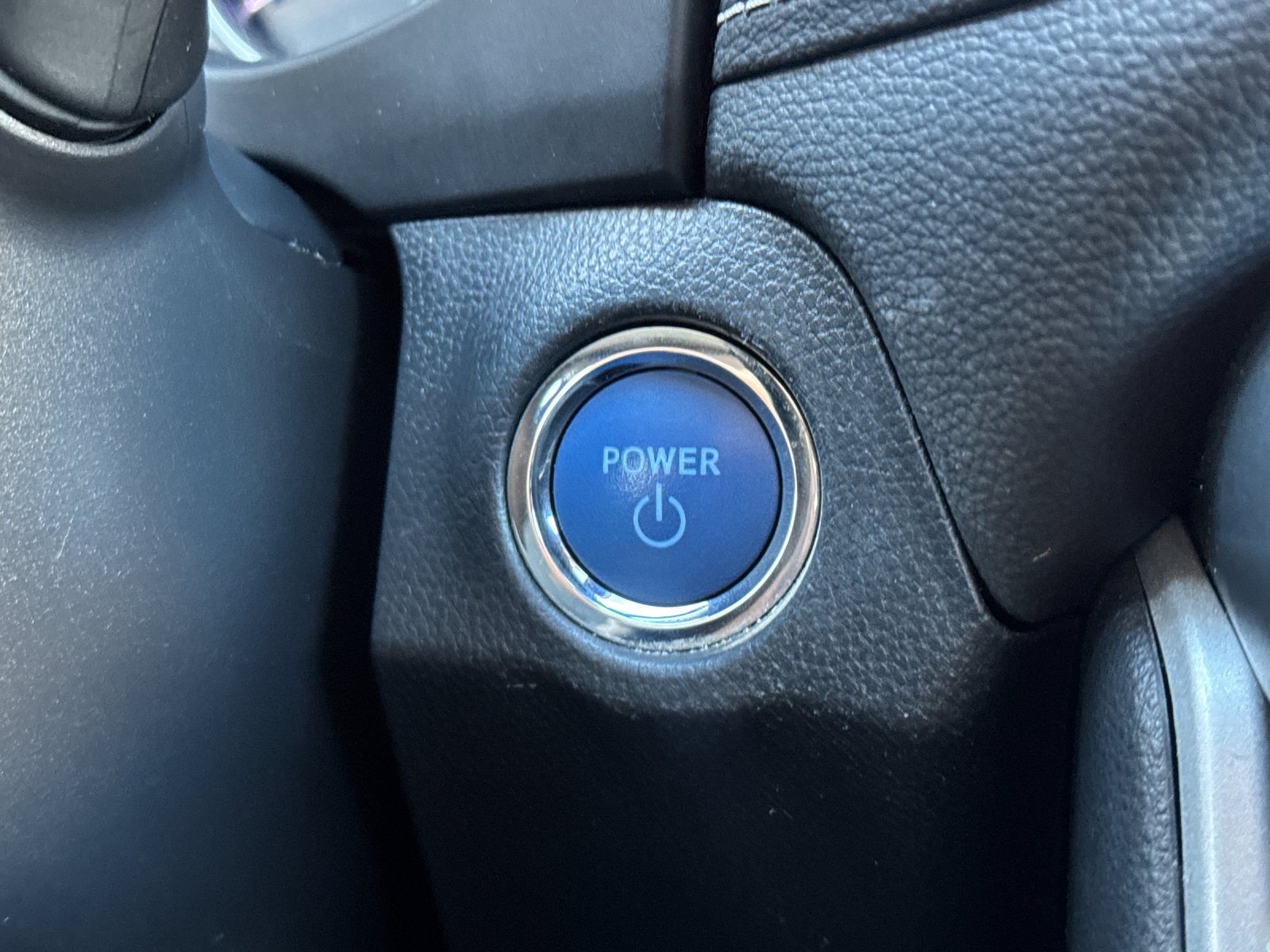 Used 2021 White Toyota XLE image 21