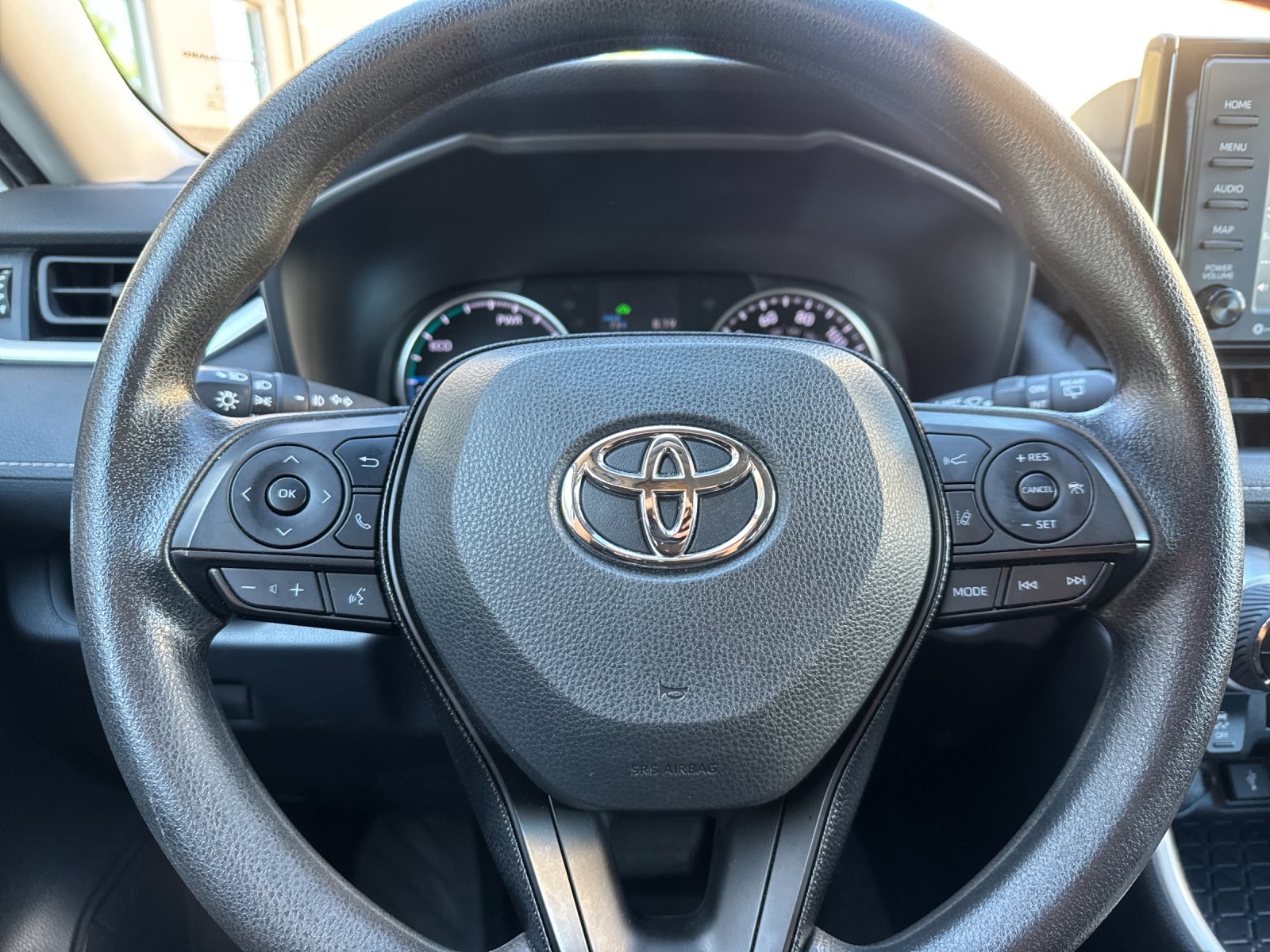 Used 2021 White Toyota XLE image 22