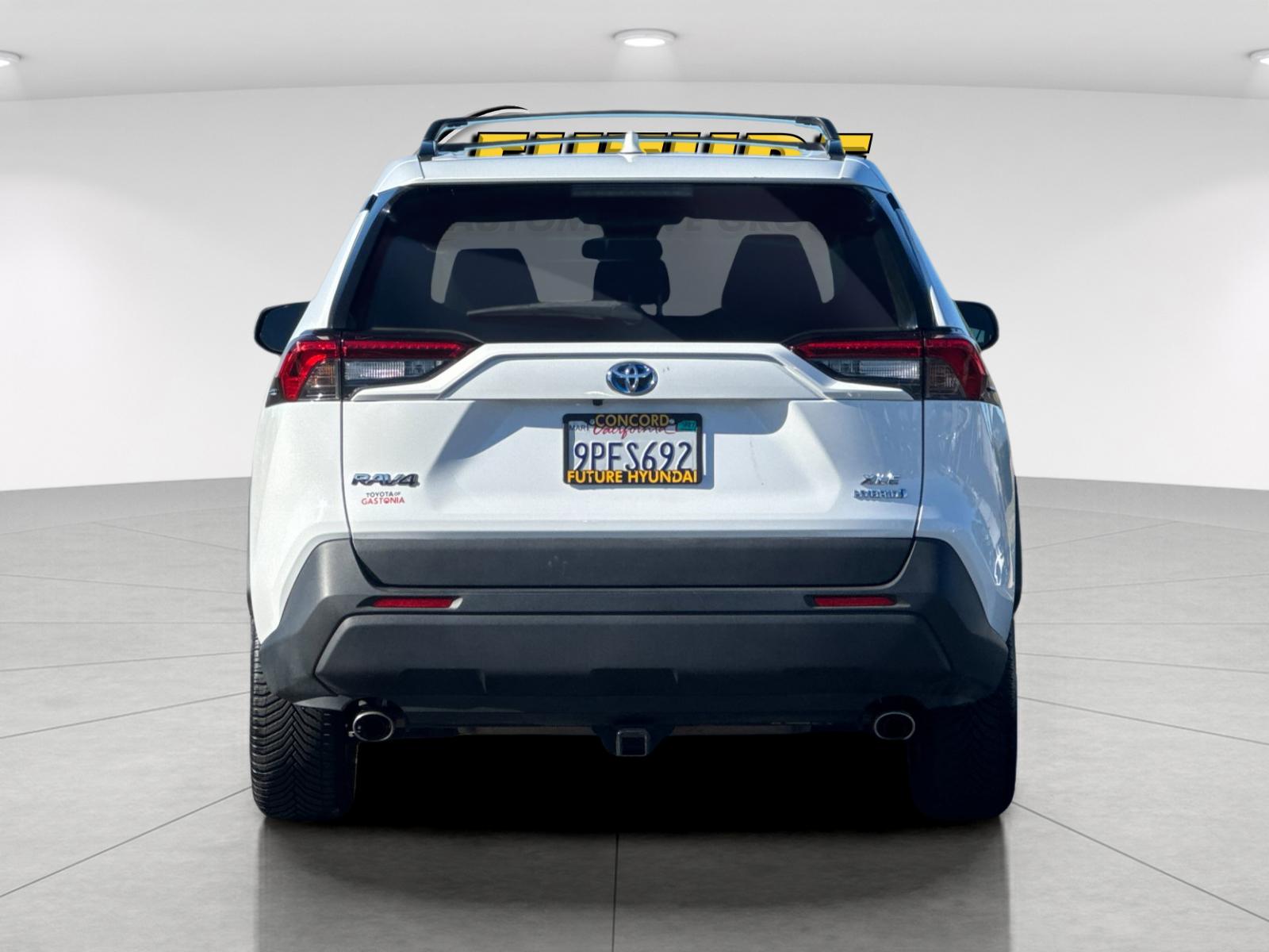 Used 2021 White Toyota XLE image 4