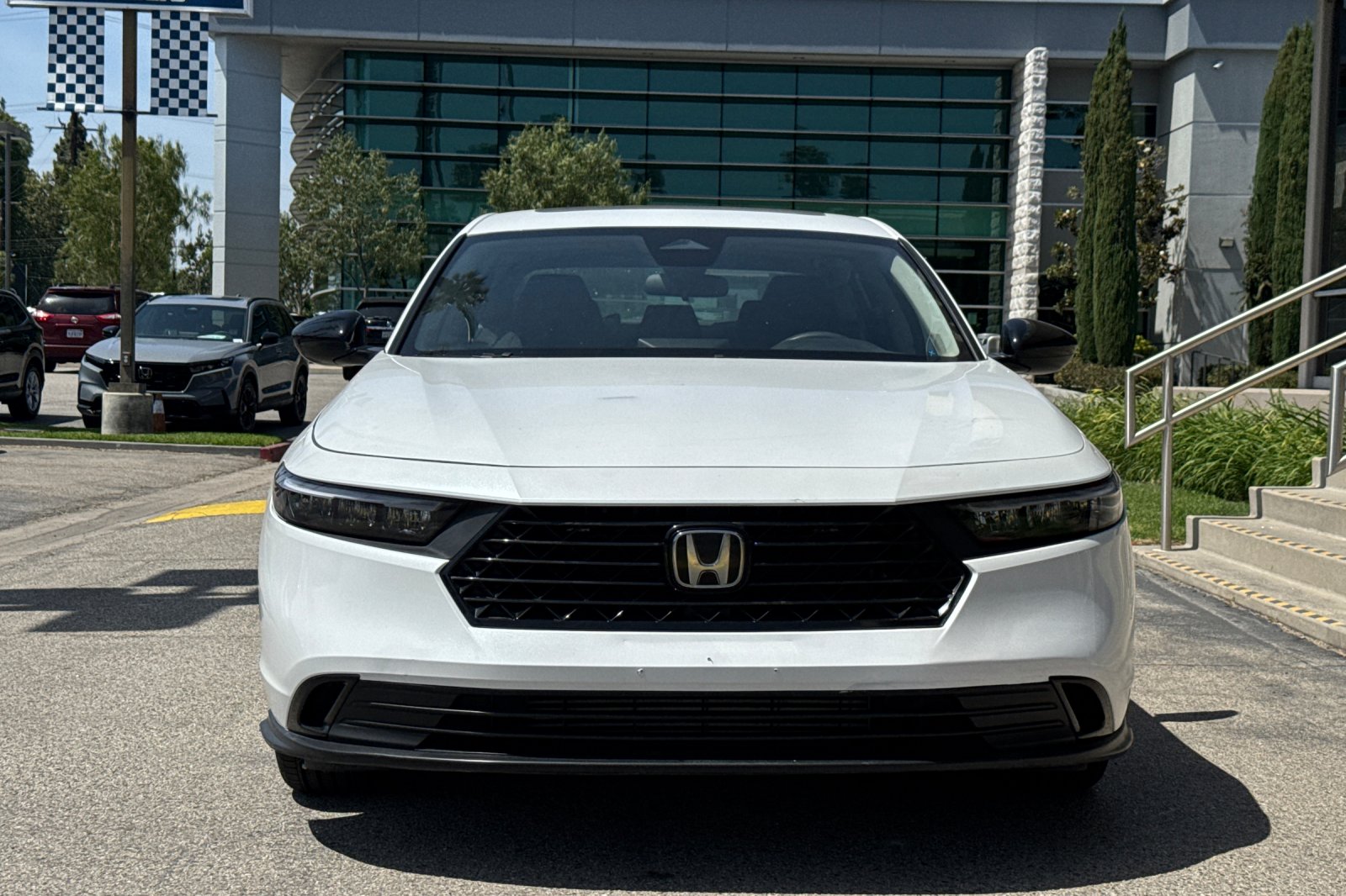 Certified Used 2025 Platinum White Pearl Honda SE image 3