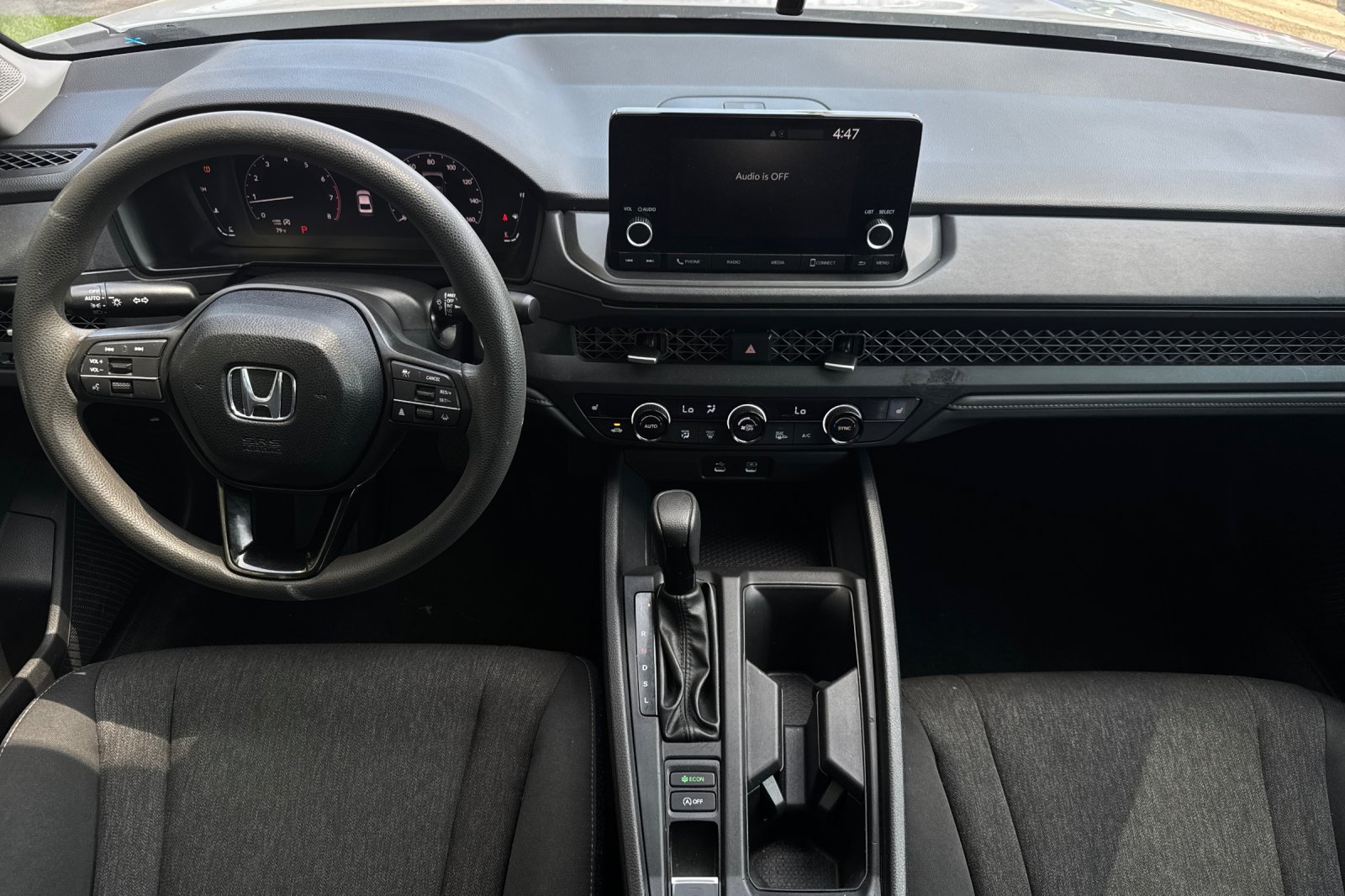 Certified Used 2025 Platinum White Pearl Honda SE image 9