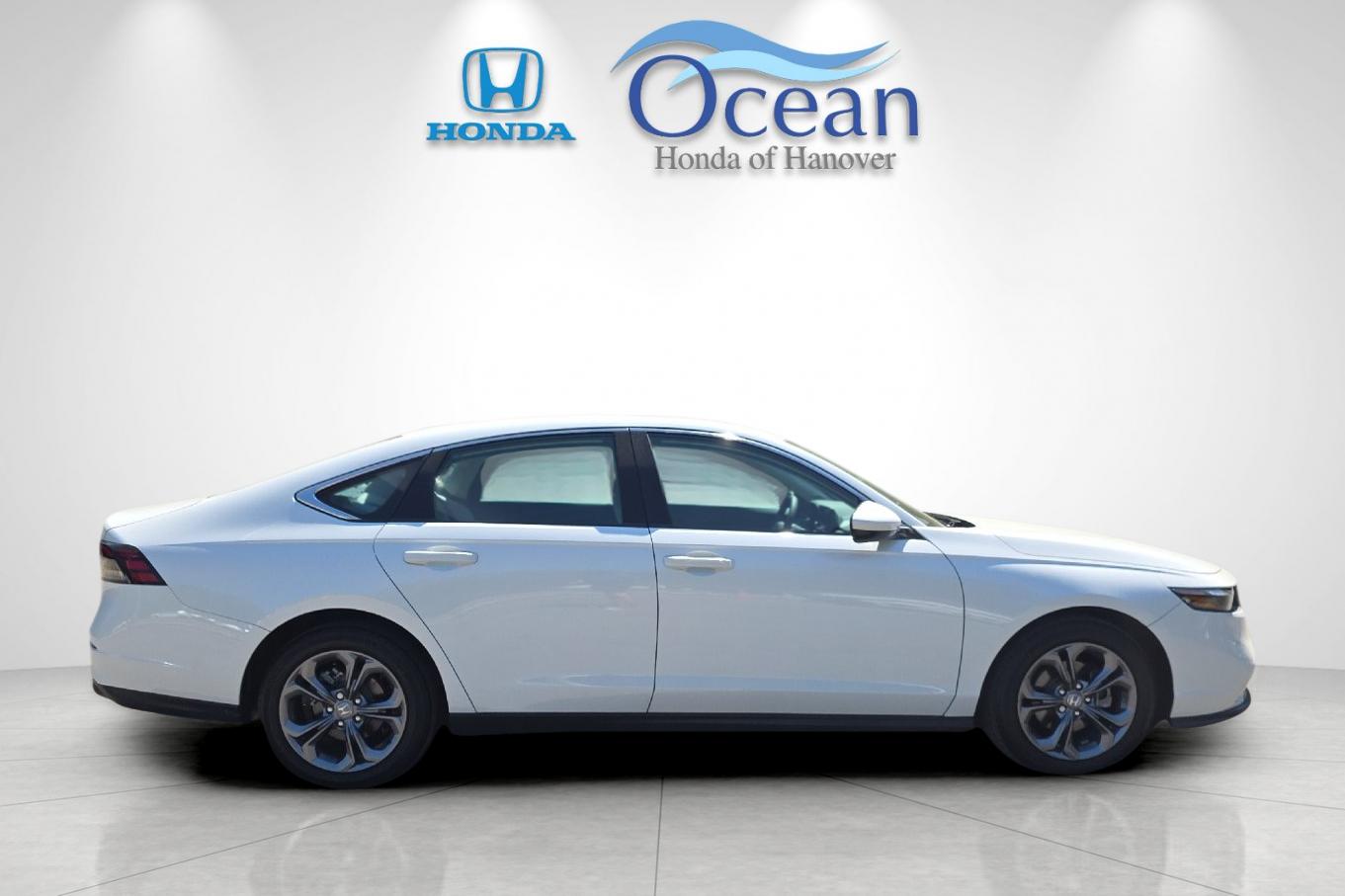 Used 2023  Honda EX image 2