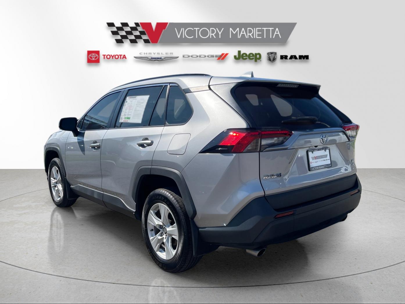 Used 2021 Silver Toyota XLE image 3