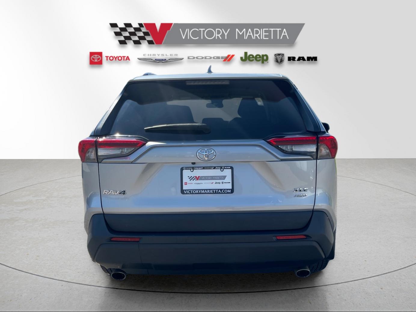 Used 2021 Silver Toyota XLE image 4