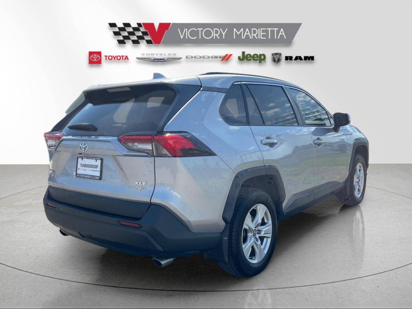 Used 2021 Silver Toyota XLE image 5