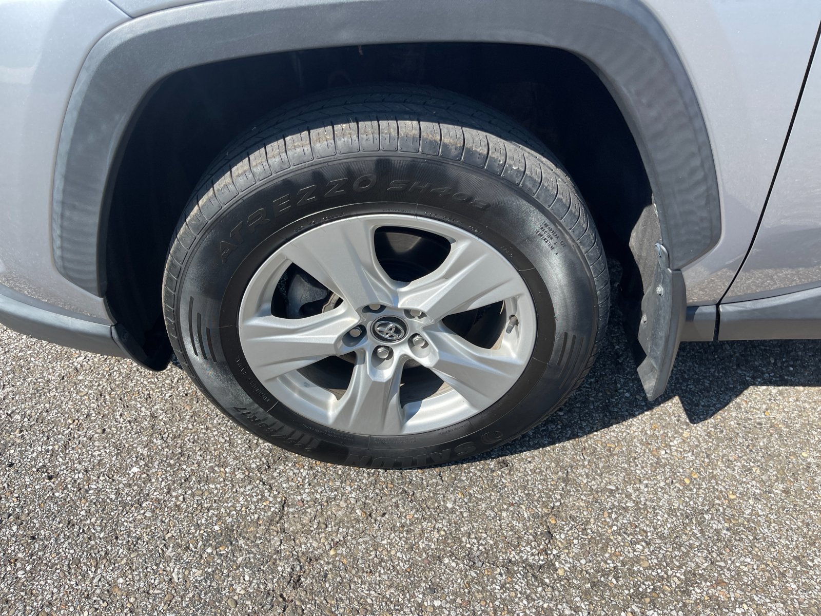 Used 2021 Silver Toyota XLE image 31