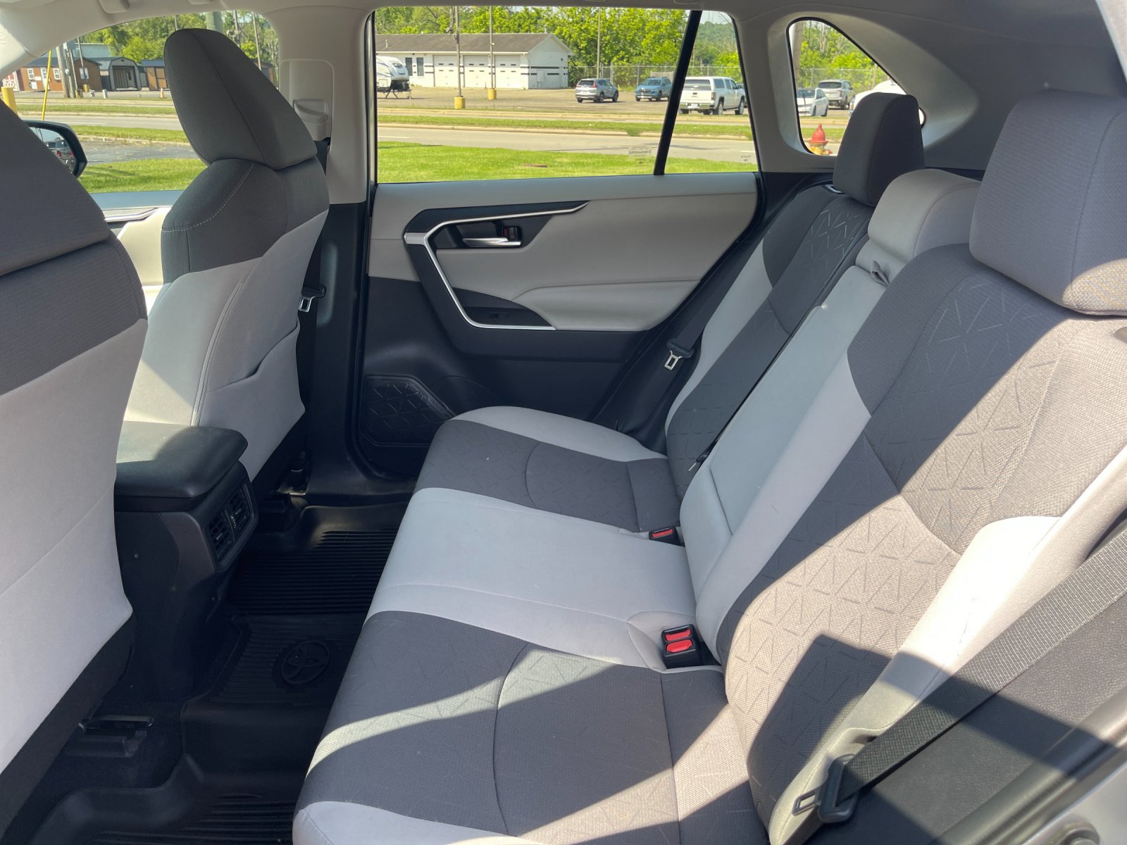 Used 2021 Silver Toyota XLE image 13