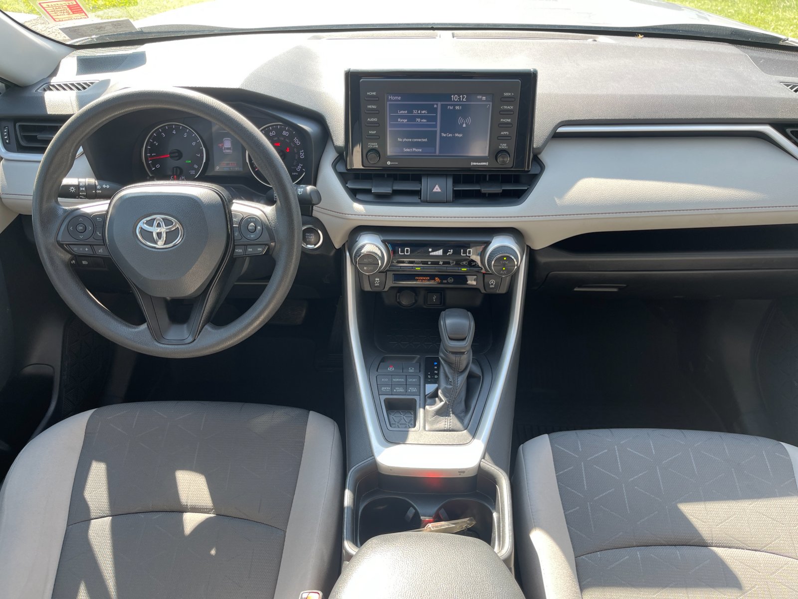 Used 2021 Silver Toyota XLE image 15