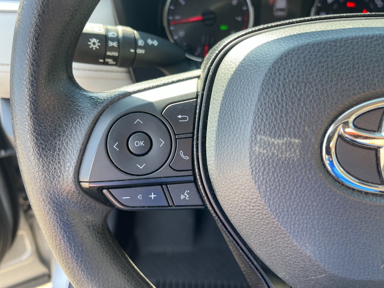 Used 2021 Silver Toyota XLE image 26