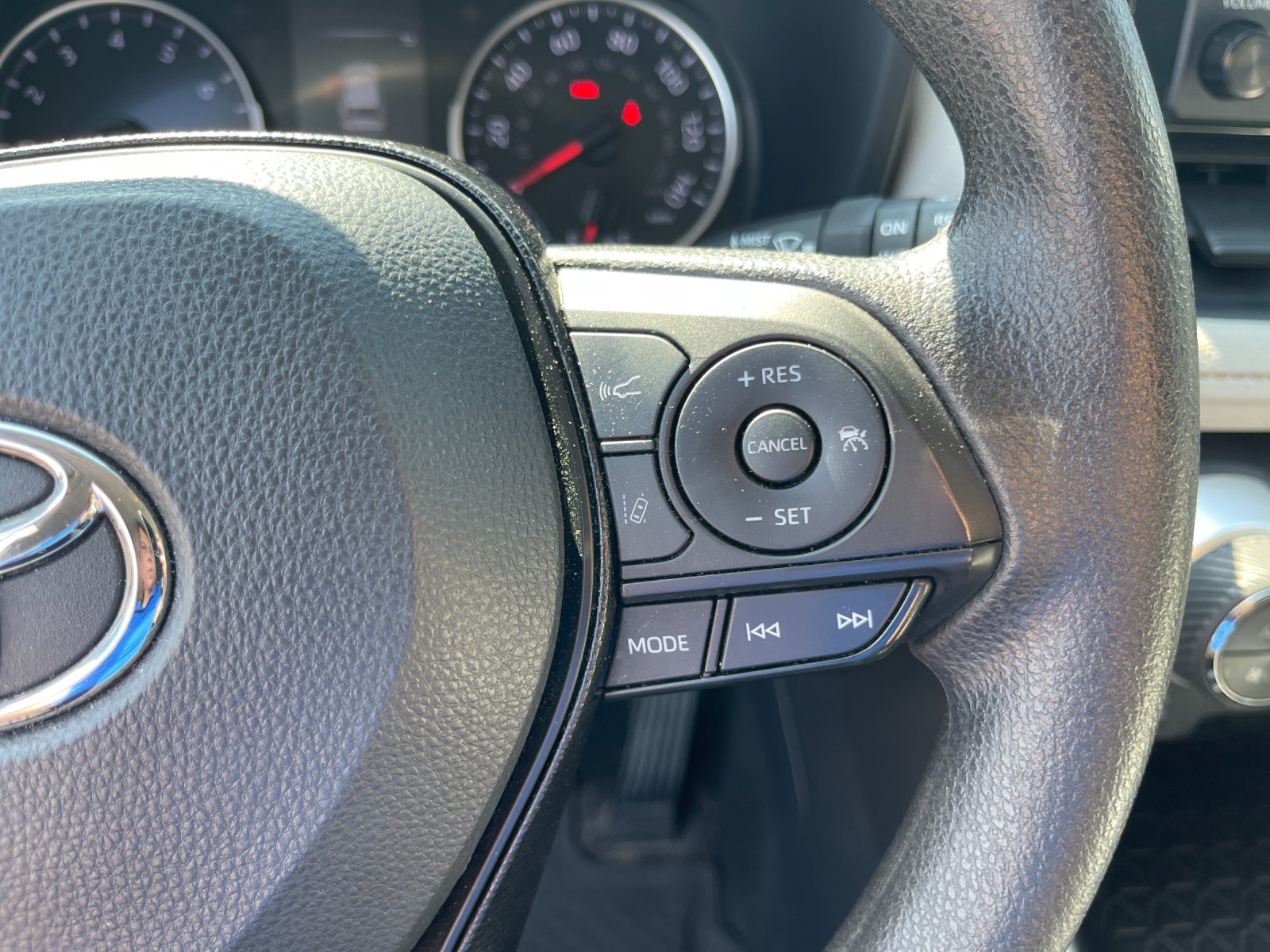 Used 2021 Silver Toyota XLE image 27