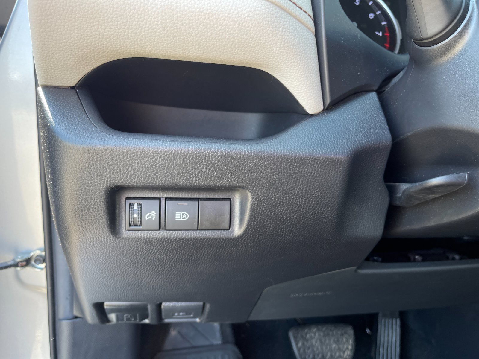 Used 2021 Silver Toyota XLE image 30